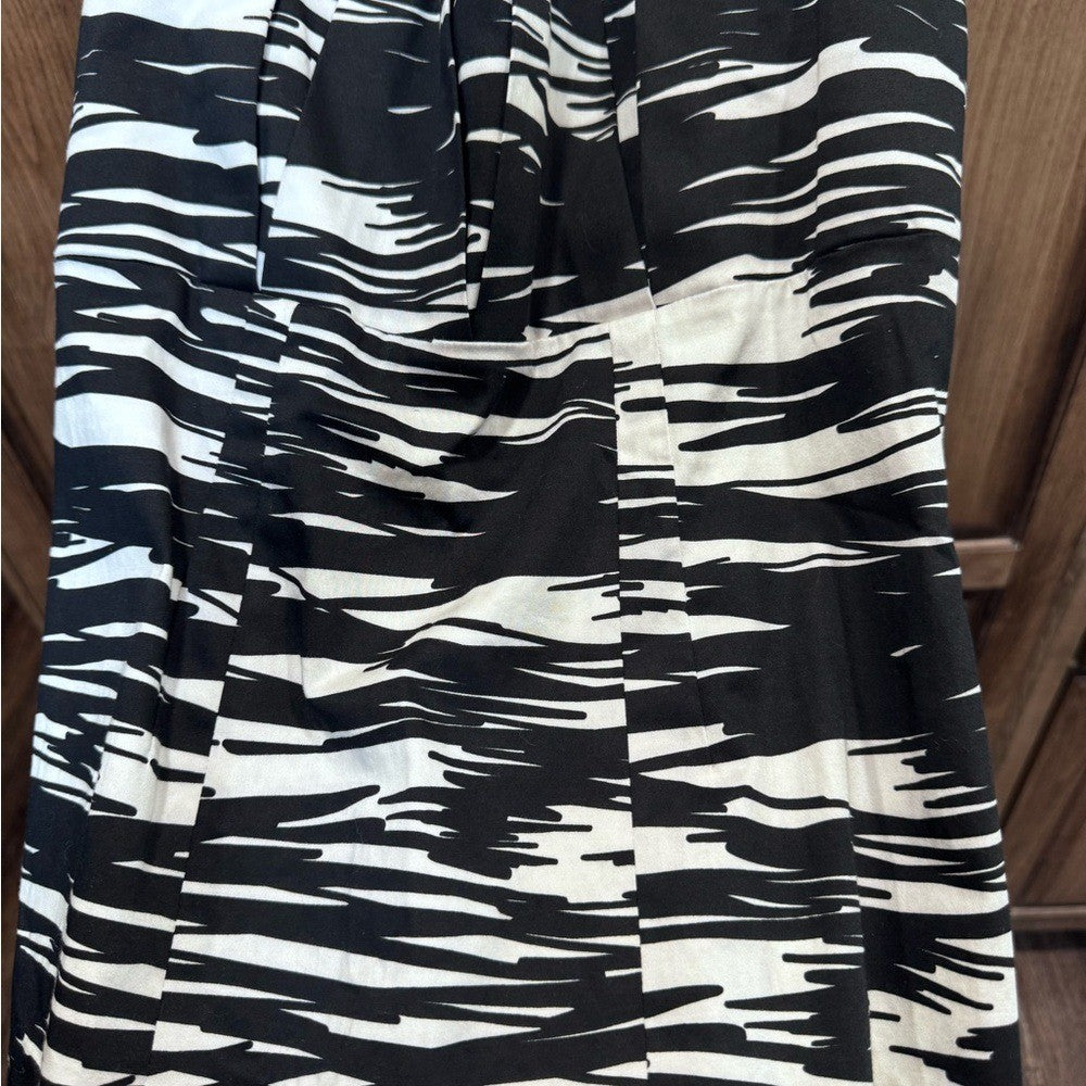 Calvin Klein Black & White Sheath Dress | Size 6 | Sleeveless Fitted Midi