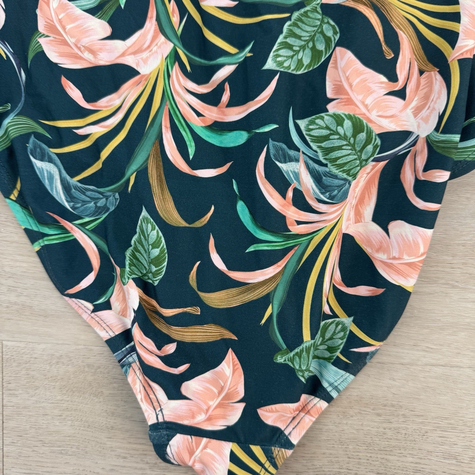 NIPTUCK Swim One Piece Multi Fit Cup Tropical Floral US 4 AU 8