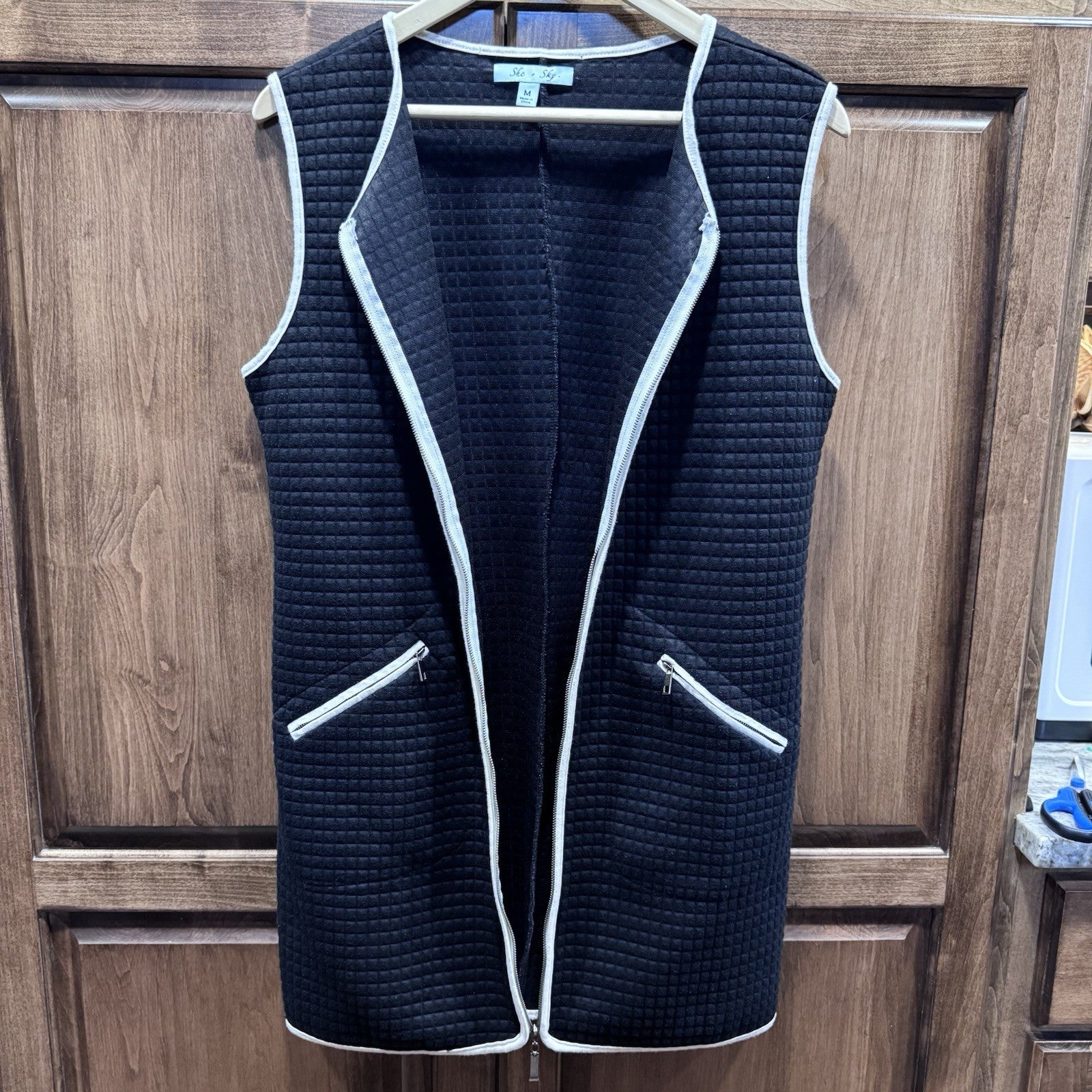 She + Sky Quilted Zip Front Vest Black White Trim Sleeveless Jacket Size M