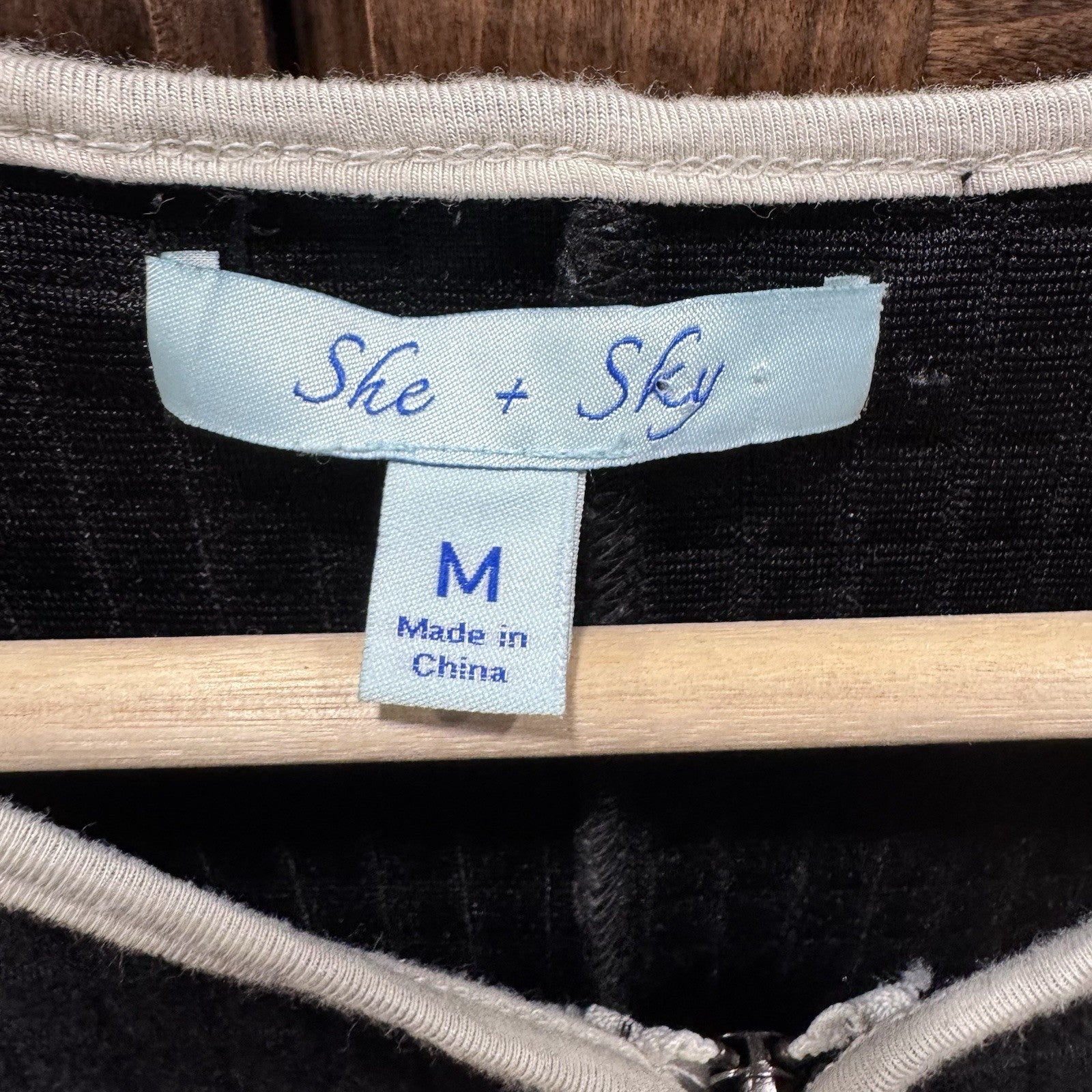 She + Sky Quilted Zip Front Vest Black White Trim Sleeveless Jacket Size M