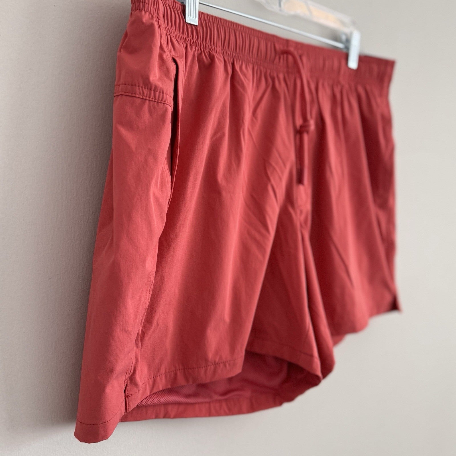 VRST Men's XL 5" Everyday Short Pink Rouge NWT Relaxed Fit Athletic Gym Training