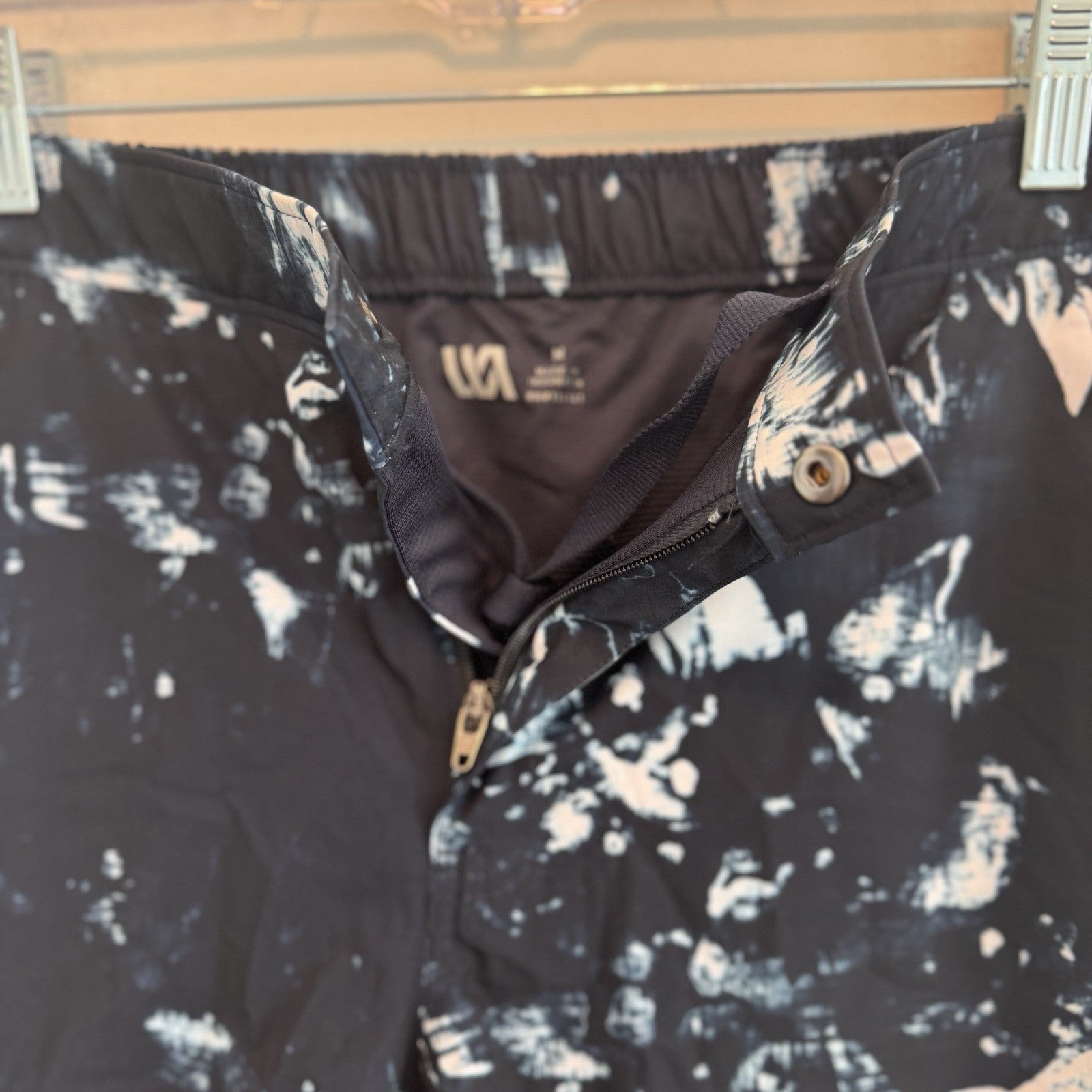 VRST Men’s 5” Resort Short Indigo Craft Print Medium NWT Quick Dry UV Protection