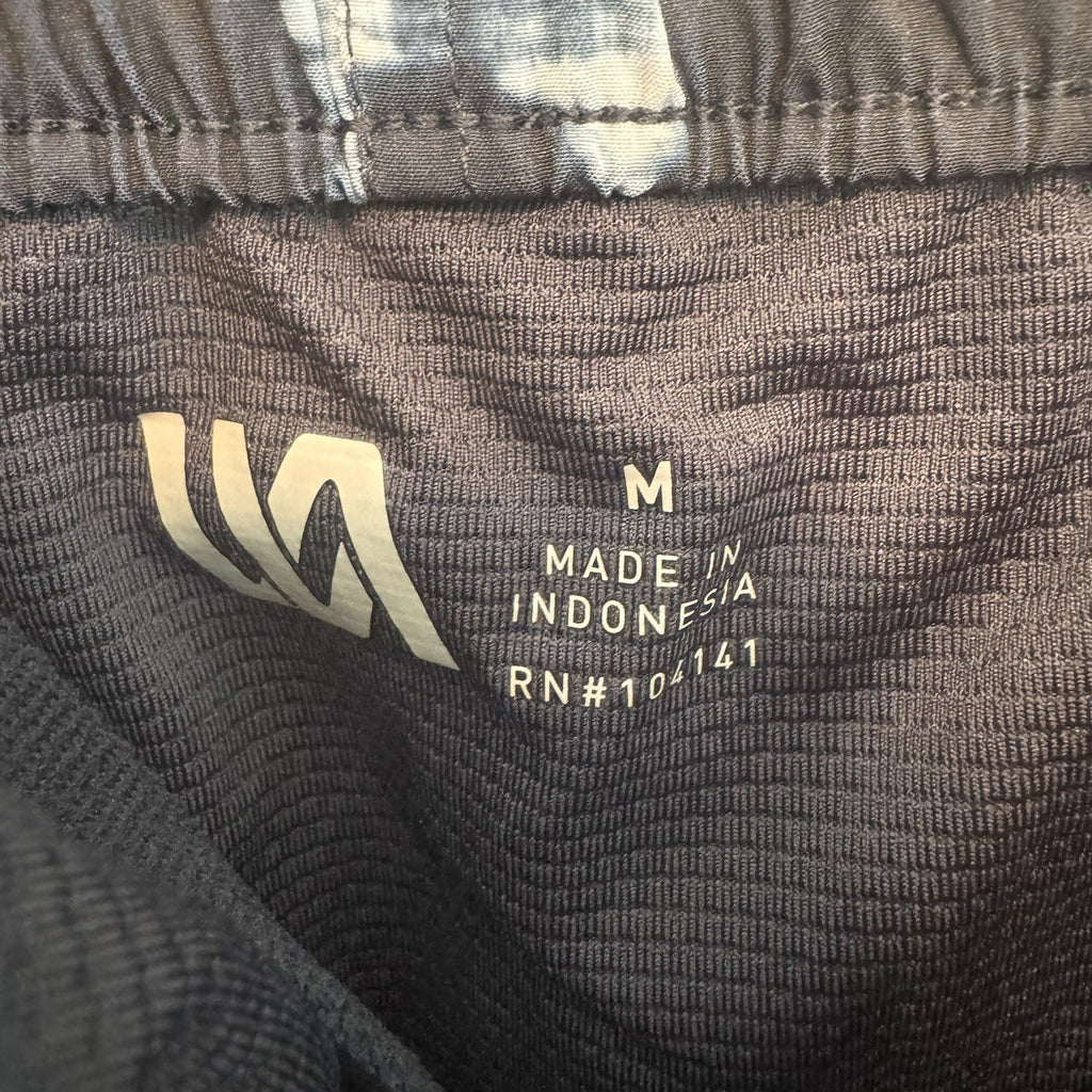 VRST Men’s 5” Resort Short Indigo Craft Print Medium NWT Quick Dry UV Protection