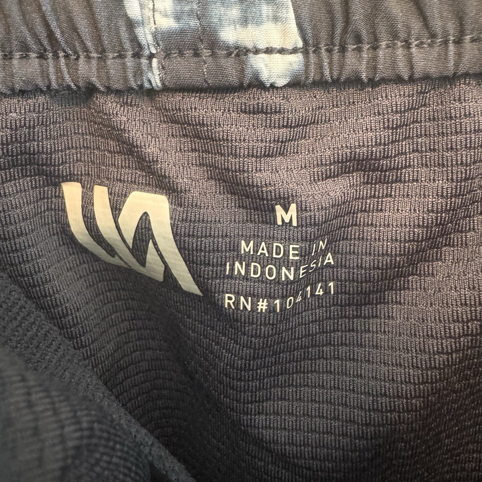 VRST Men’s 5” Resort Short Indigo Craft Print Medium NWT Quick Dry UV Protection