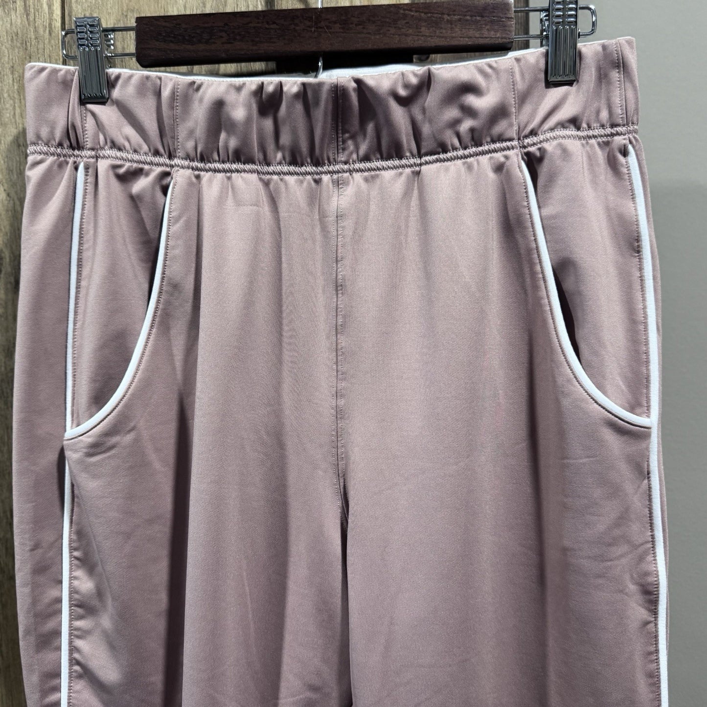 Gymshark Joggers Women’s M Pink Rose Track Pants Logo Waistband Piped Trim SS21