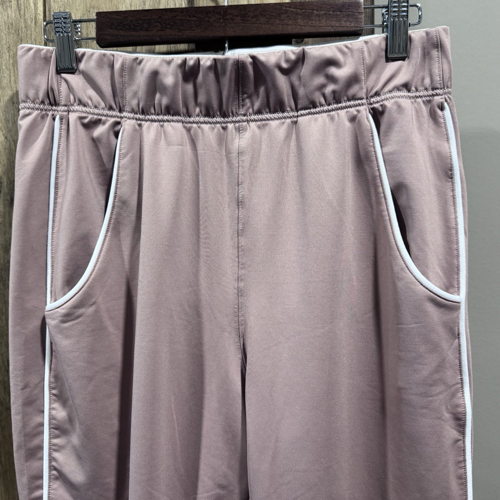 Gymshark Joggers Women’s M Pink Rose Track Pants Logo Waistband Piped Trim SS21