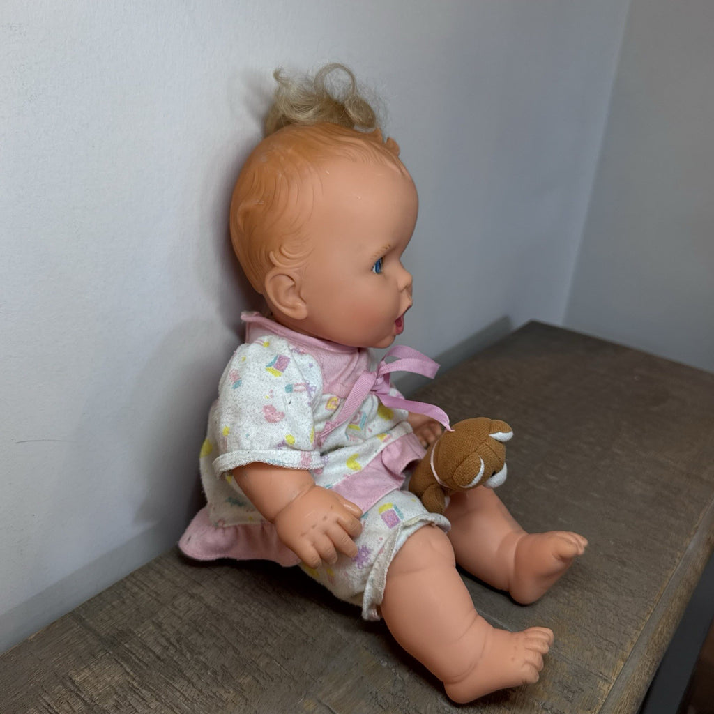 Vintage 1994 Gerber Toy Biz Baby Doll 15” Blonde Blue Eyes Teddy Bear Outfit VTG