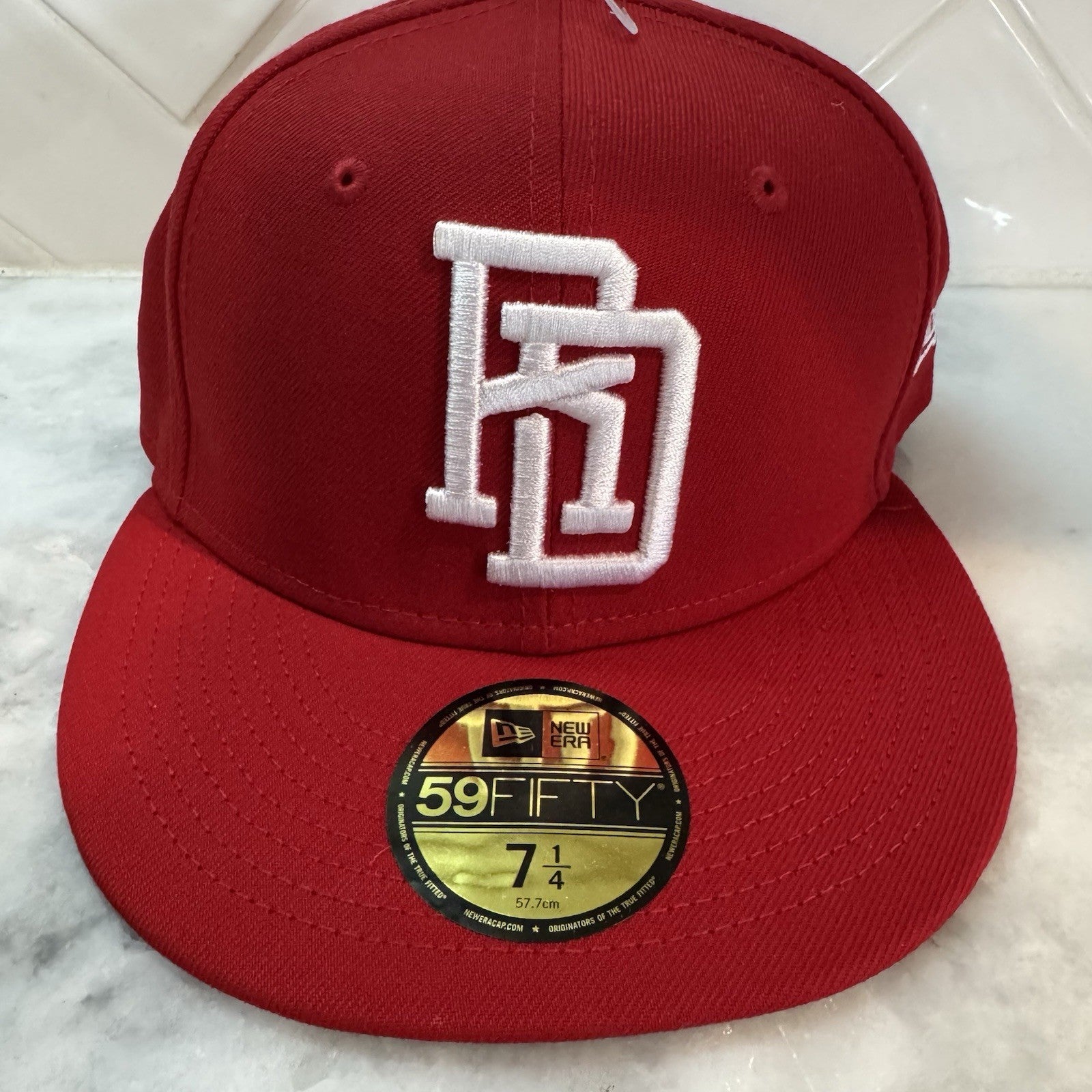 Republica Dominicana New Era 59Fifty Fitted Hat Size 7 1/4 Authentic NWT Red DR