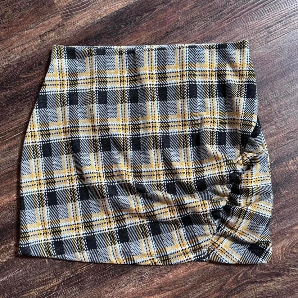 Urban Outfitters - Kinsley Ruched Mini Skirt