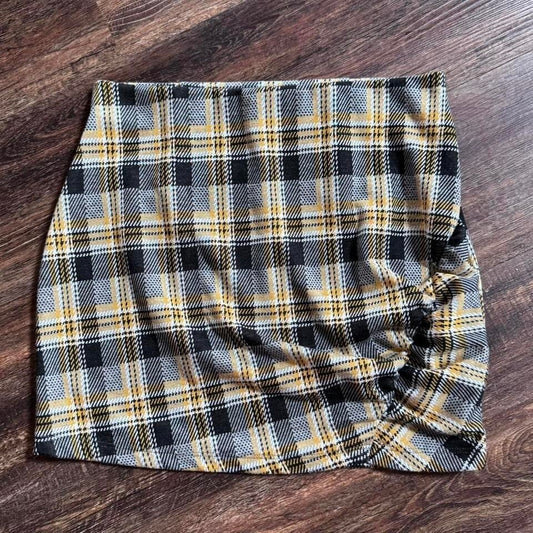 Urban Outfitters - Kinsley Ruched Mini Skirt