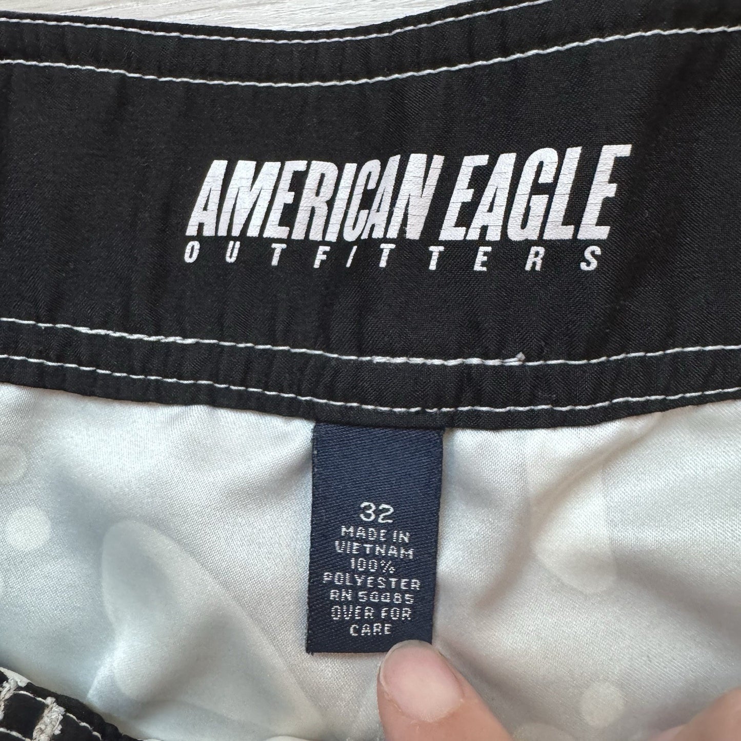 American Eagle Outfitters Board Shorts Men’s Size 32 Red Floral Swim Trunks 