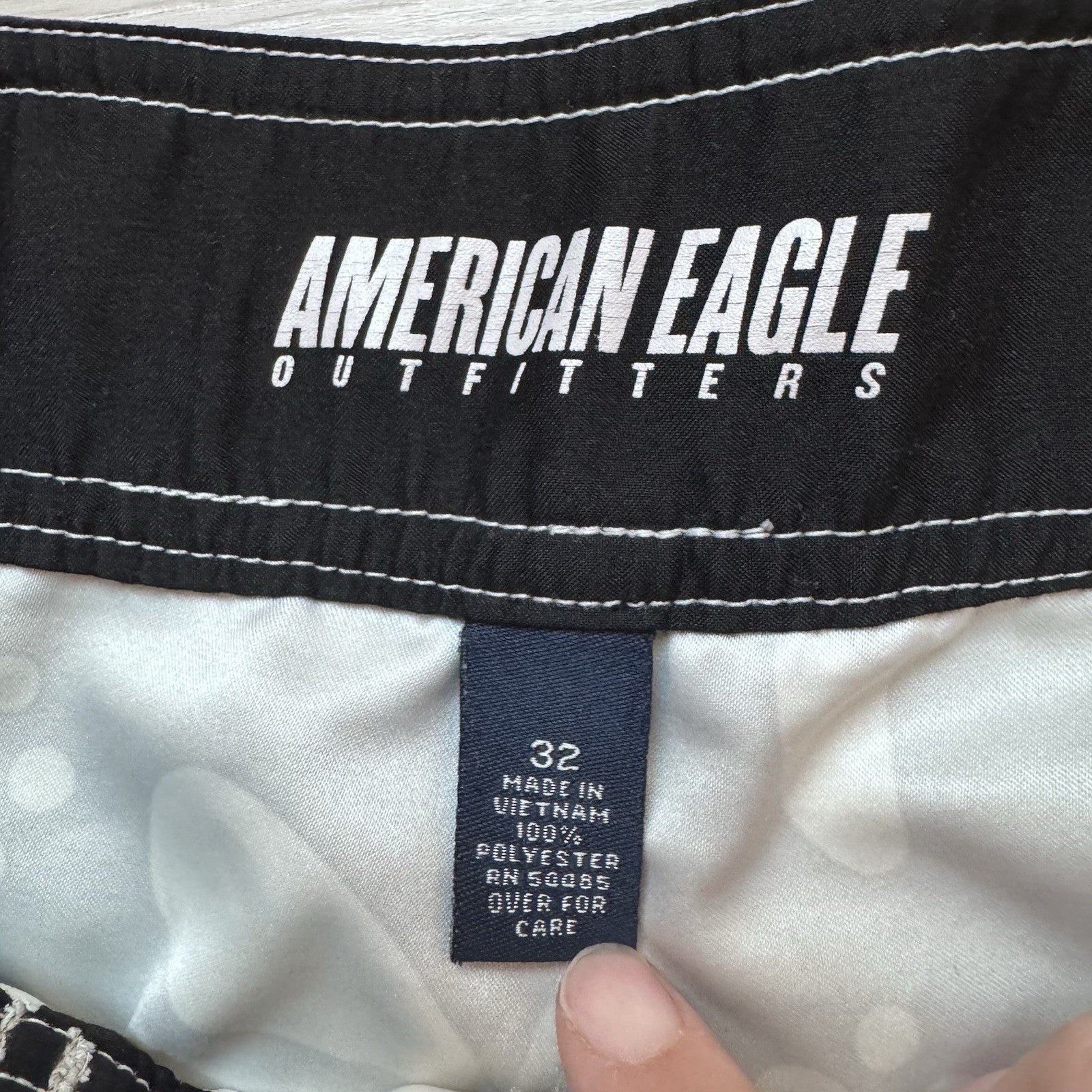 American Eagle Outfitters Board Shorts Men’s Size 32 Red Floral Swim Trunks 