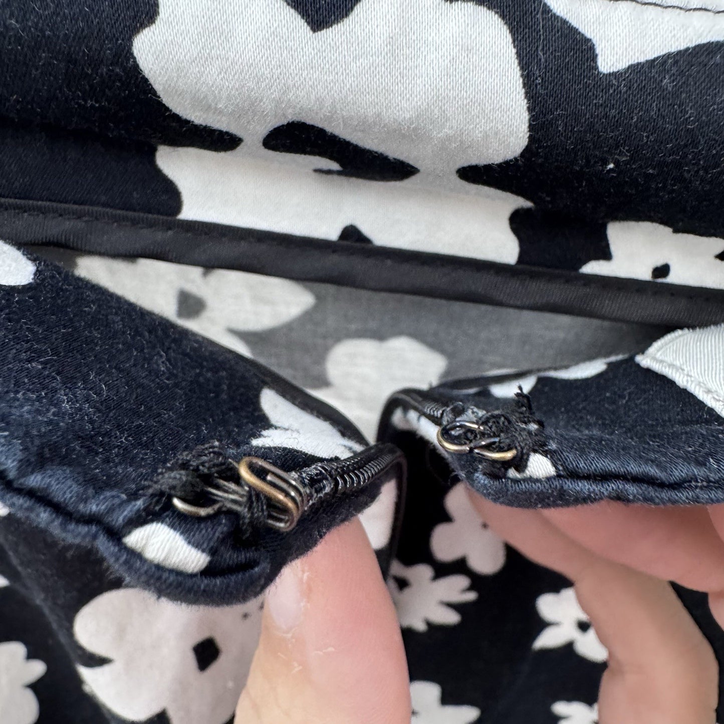 Talbots Women’s Skirt Size 14 Navy White Floral Print Cotton Stretch