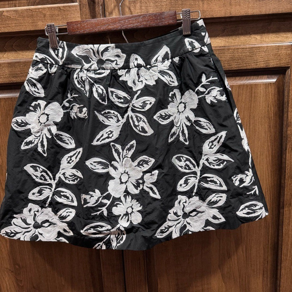 Banana Republic Black Floral Embroidered A-Line Skirt - Jacquard| Size 4