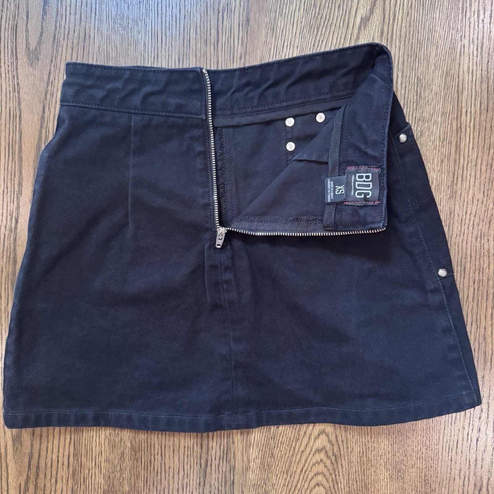BDG Urban Outfitters Black Denim Mini Skirt XS Studded Pockets Zip Back Turkey
