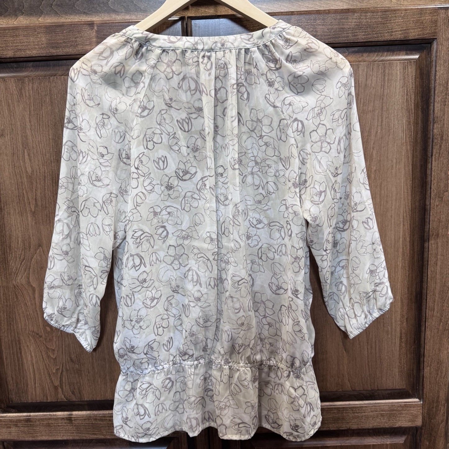 LOFT Women’s Blouse XS Ivory Gray Floral Peplum Hem 3/4 Sleeve Top Ann Taylor