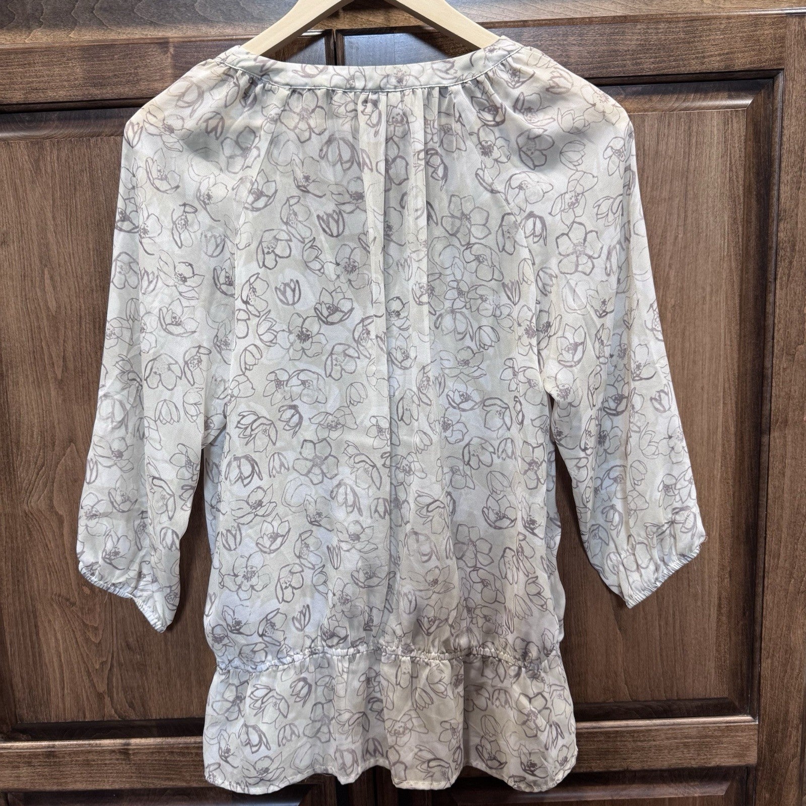LOFT Women’s Blouse XS Ivory Gray Floral Peplum Hem 3/4 Sleeve Top Ann Taylor