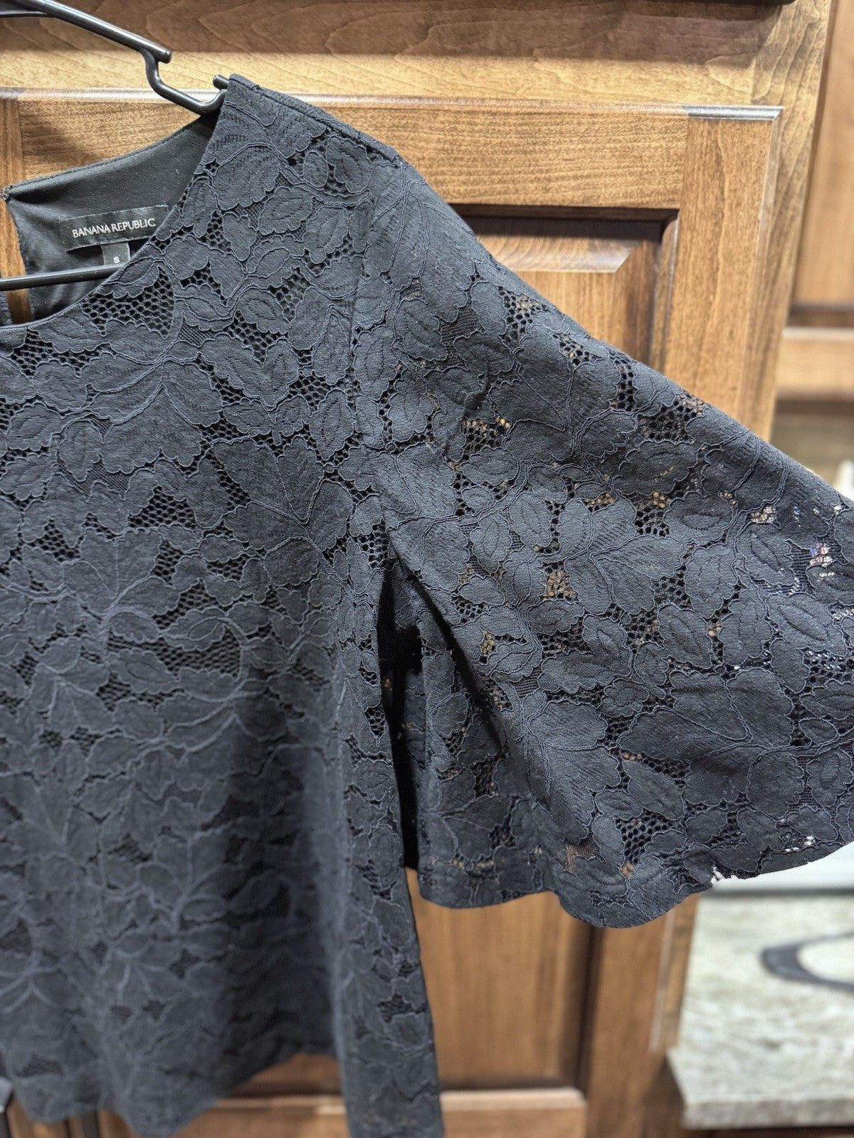 Banana Republic Black Bell Sleeve Blouse Women’s Small Floral Overlay lined Top