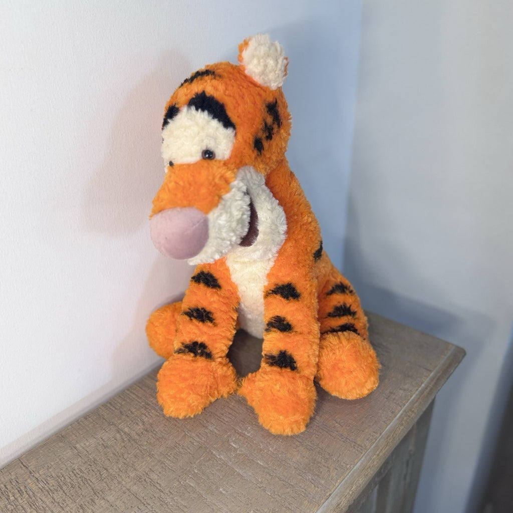 TIGGER PLUSH Walt Disney Theme Park Winnie the Pooh Disneyland Walt Disney World