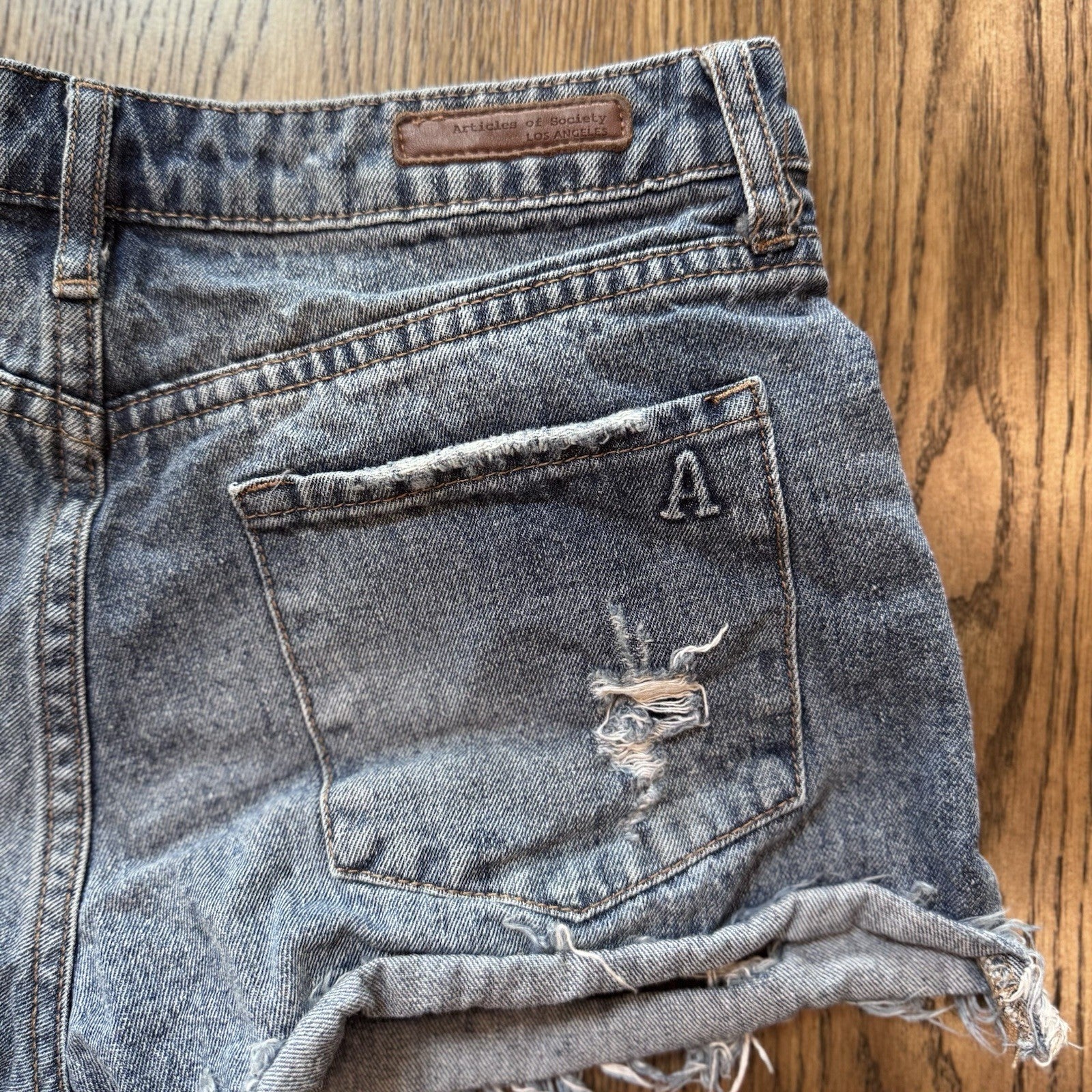 Articles of Society Distressed Jean Shorts Women’s Size 25 Raw Hem Fraye