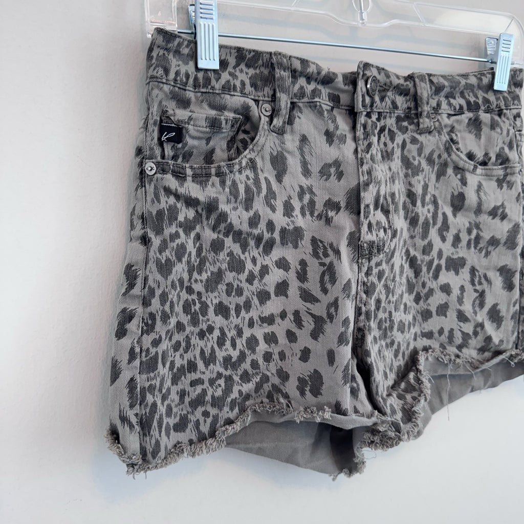 KanCan Leopard Print Denim Shorts Women Medium Frayed Raw Hem Y2K Boutique