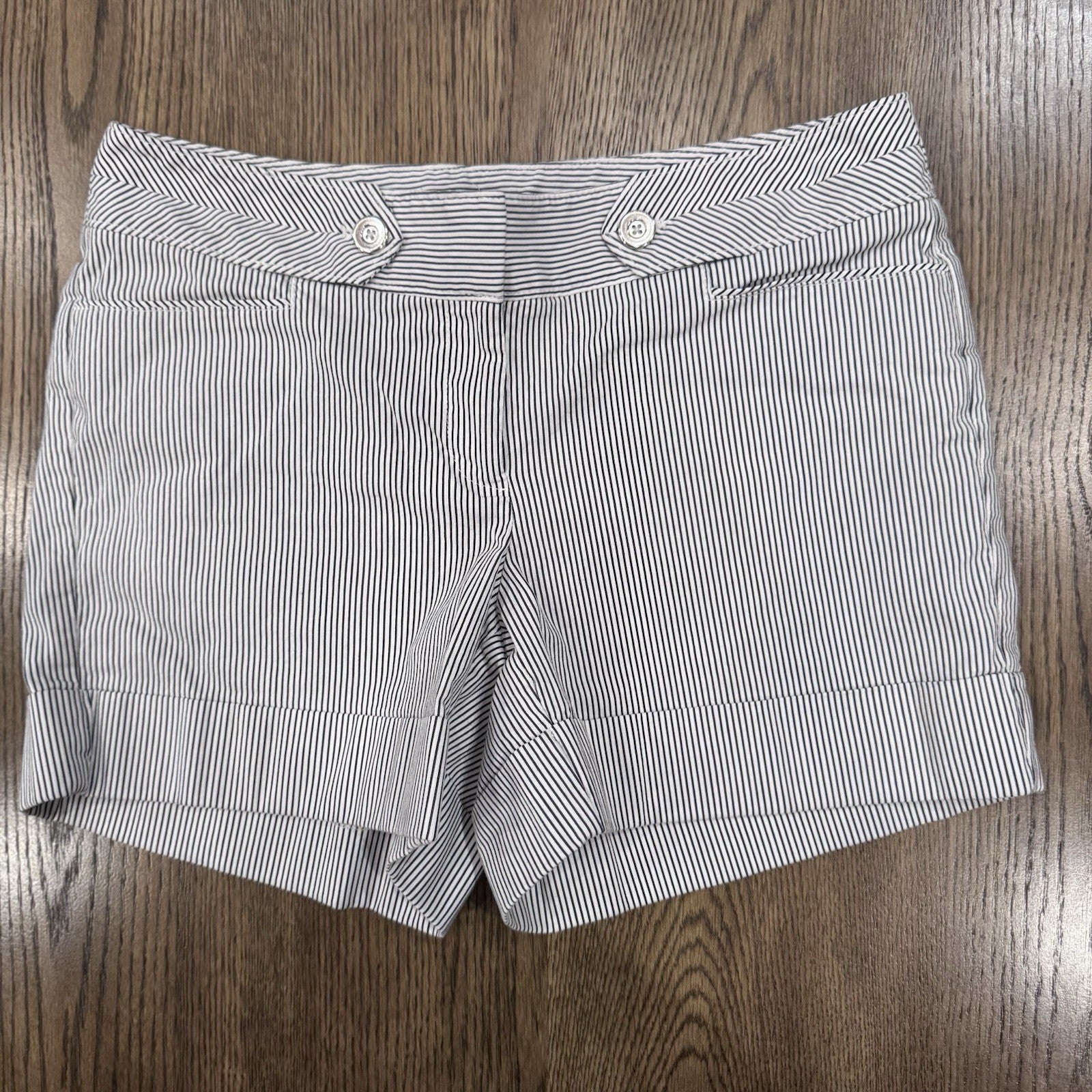White House Black Market Women’s Pinstripe Shorts Size 6 Blue White Stretch