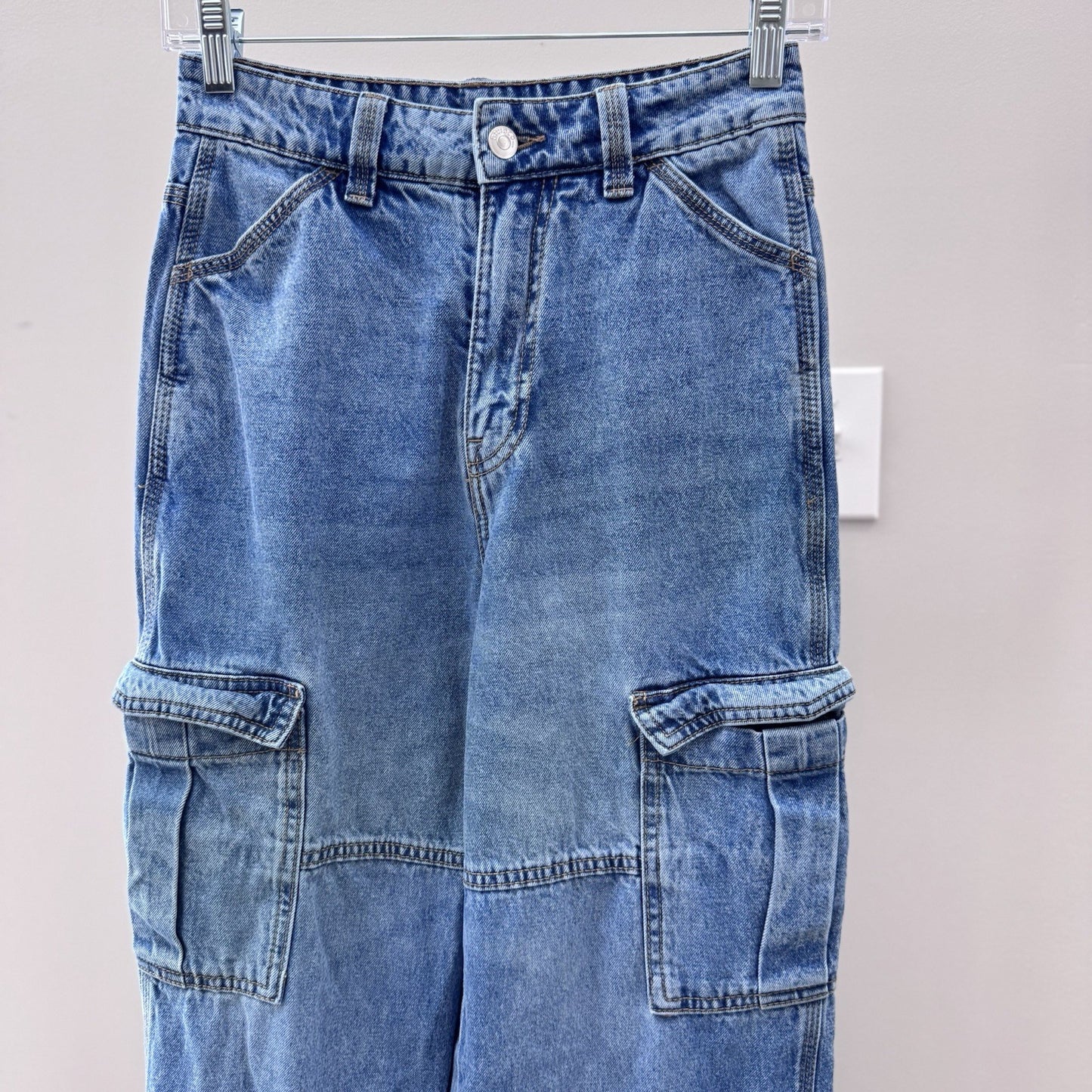 H&M Divided Women’s Cargo Jeans Size 0 – Wide Leg Baggy Denim Y2K Trendy