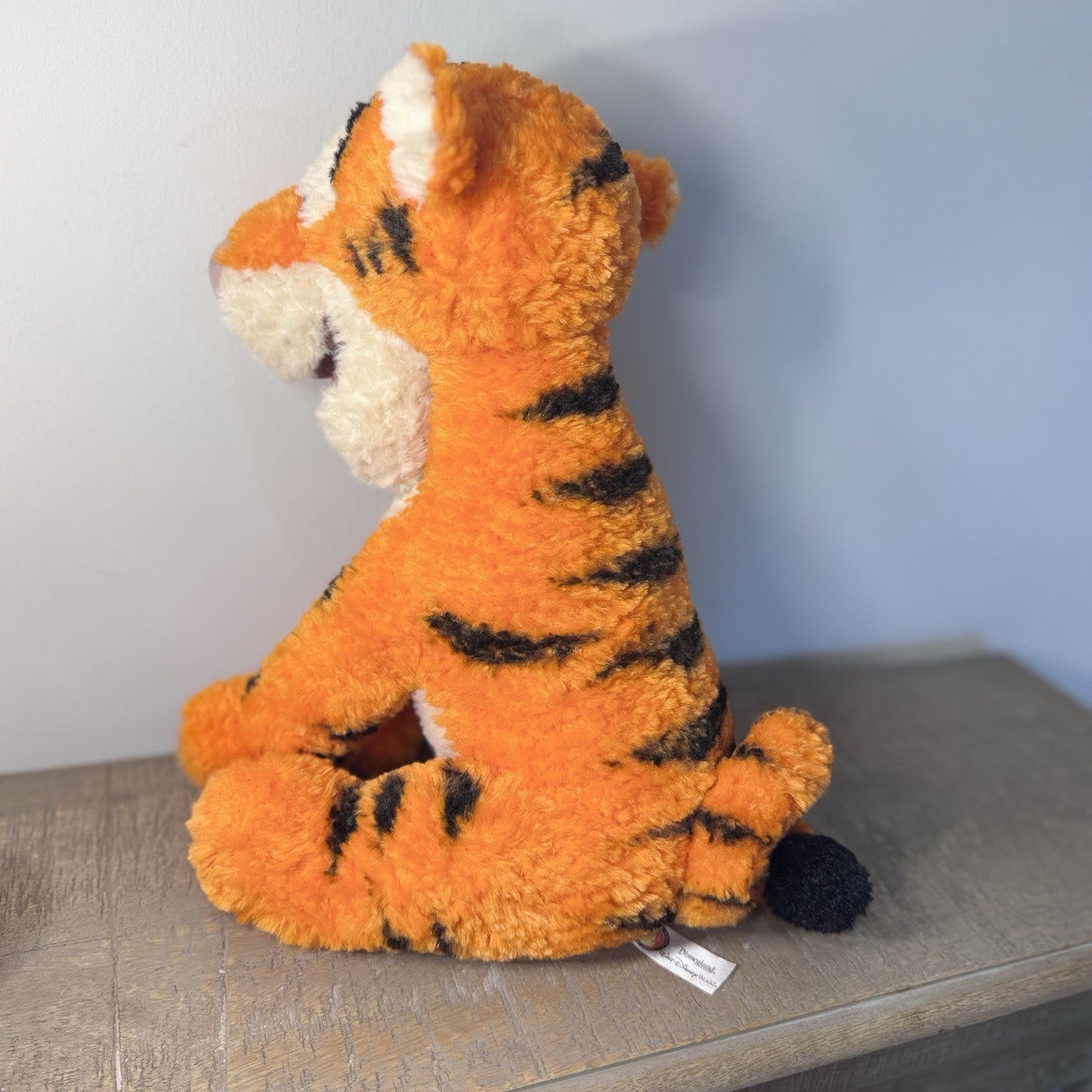 TIGGER PLUSH Walt Disney Theme Park Winnie the Pooh Disneyland Walt Disney World