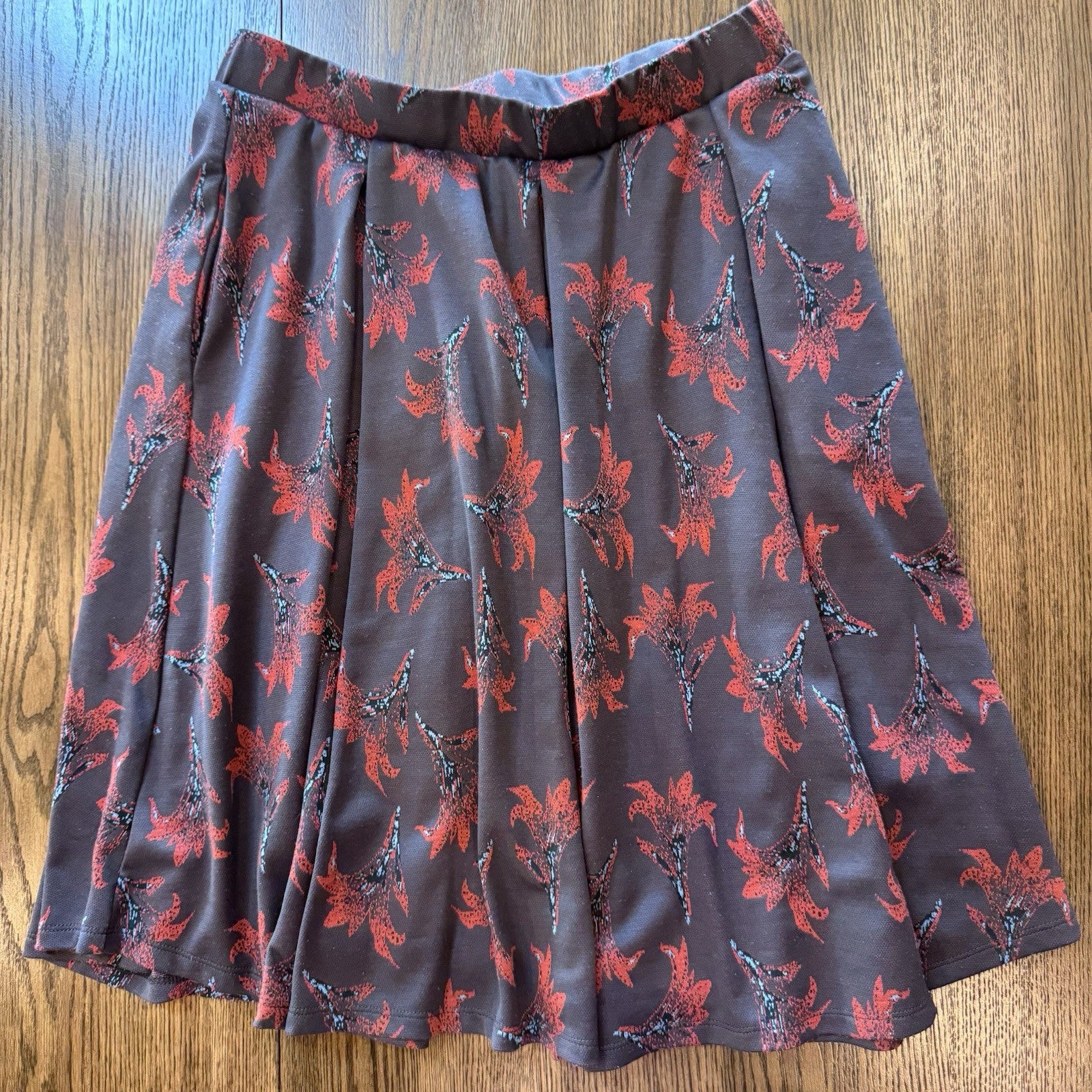 LuLaRoe Women’s Skirt Size M Red Floral Print A-Line Pull-On Stretch Waist 