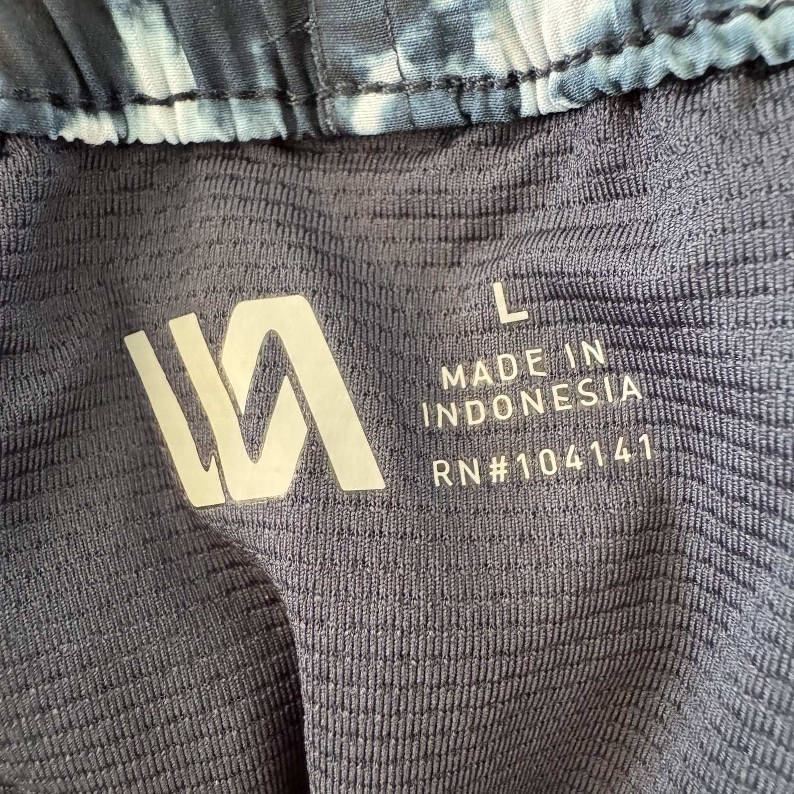 VRST Men's 5" Resort Short Indigo Craft Print Large NWT Slim Fit Lined Hybrid
