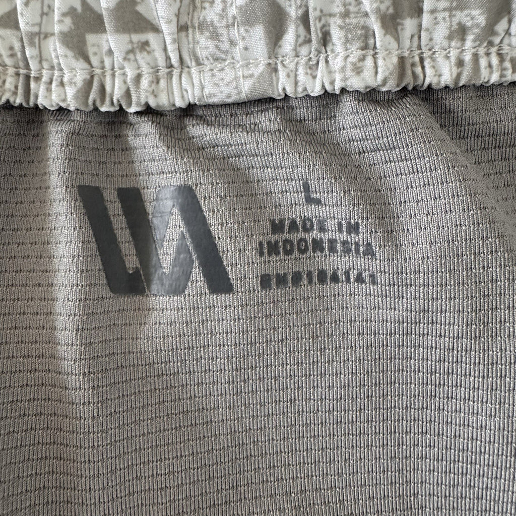 VRST Men's Large 5" Resort Short Print White Silver Stamped Geo NWT Slim Fit