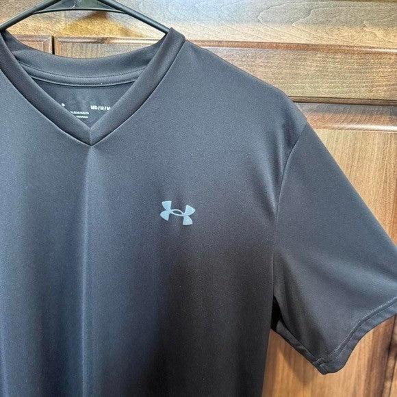 Under Armour Loose Fit Black V-Neck Tee - Size M