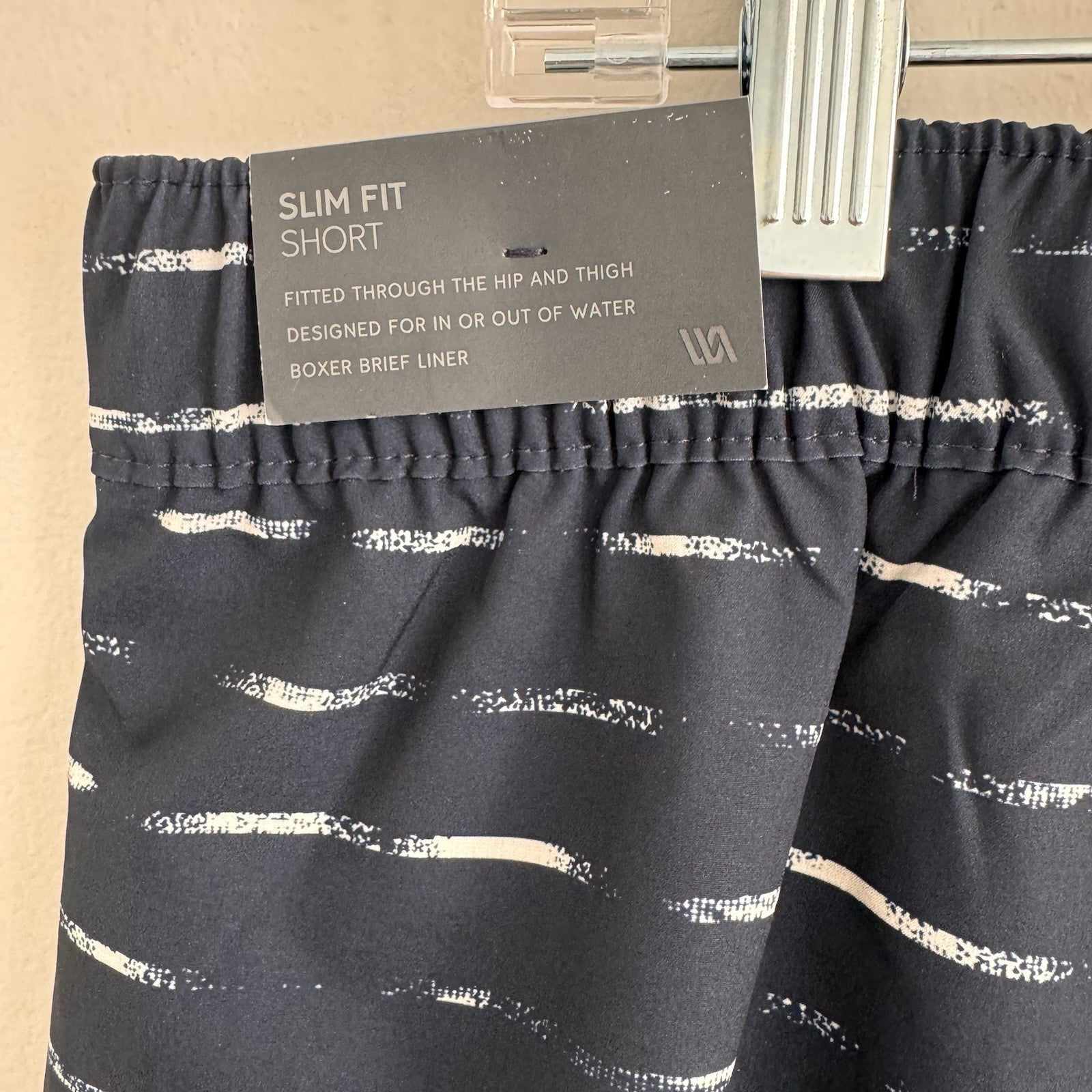 Men's VRST Navy 5" Resort Short Slim Fit Navy/Sand Stripe Size Large Active