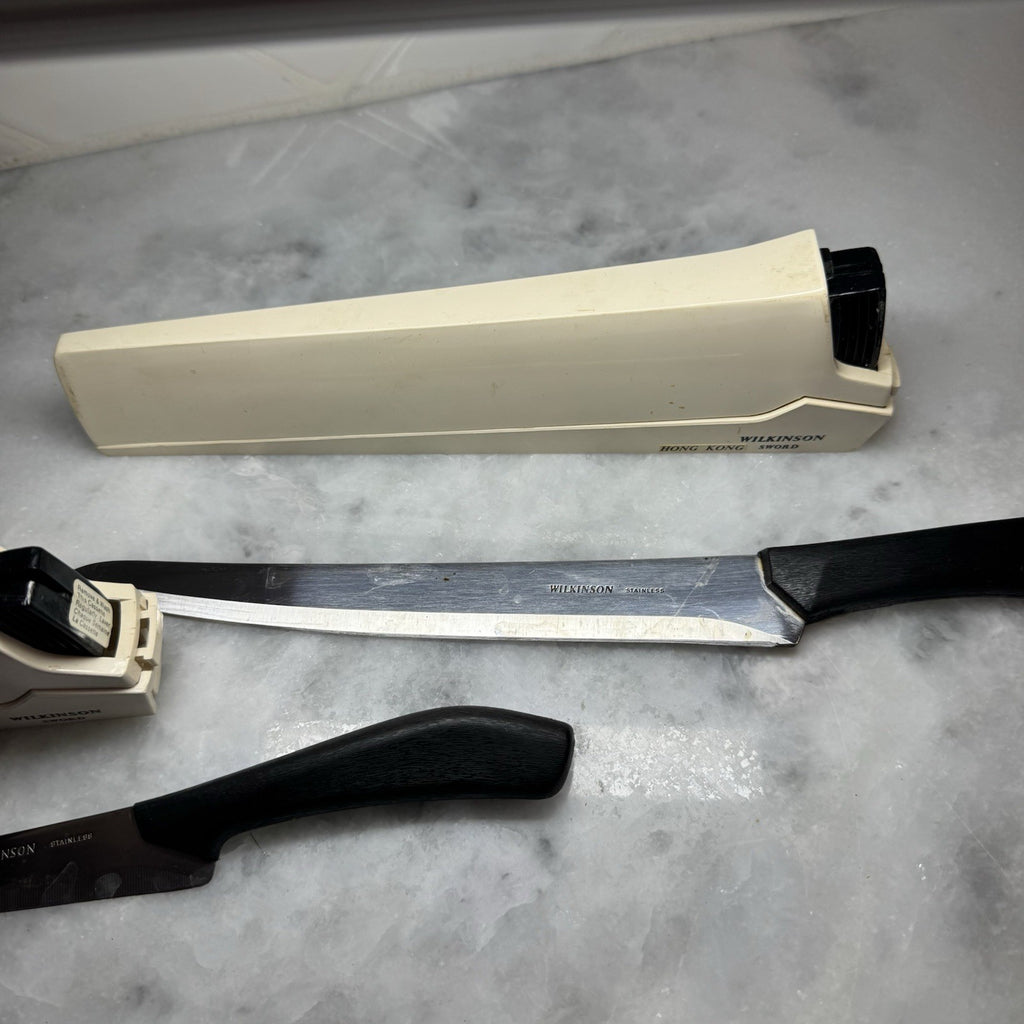 Wilkinson Sword Knife Self-Sharpening Case Blades lot of 2 white vintage