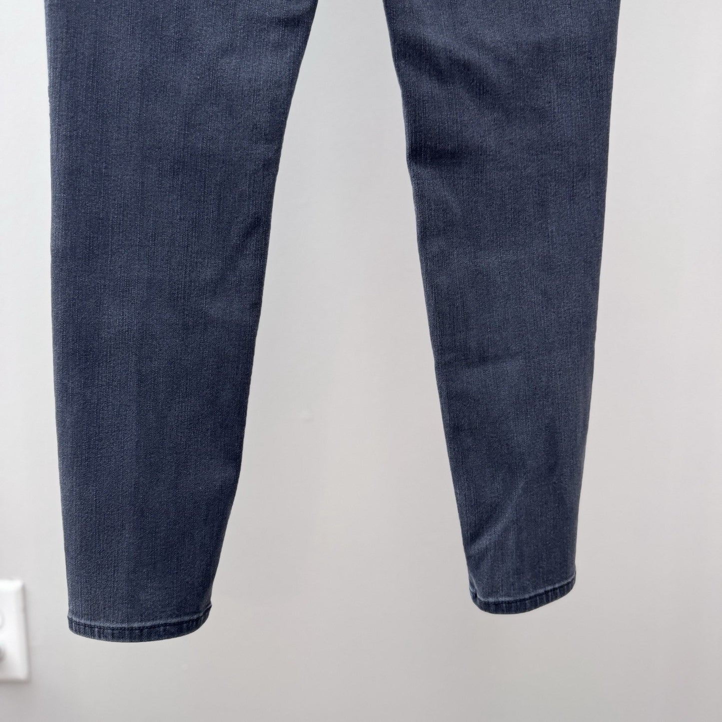 American Eagle The Dream Jean Black Jeggings – Size 8 Short