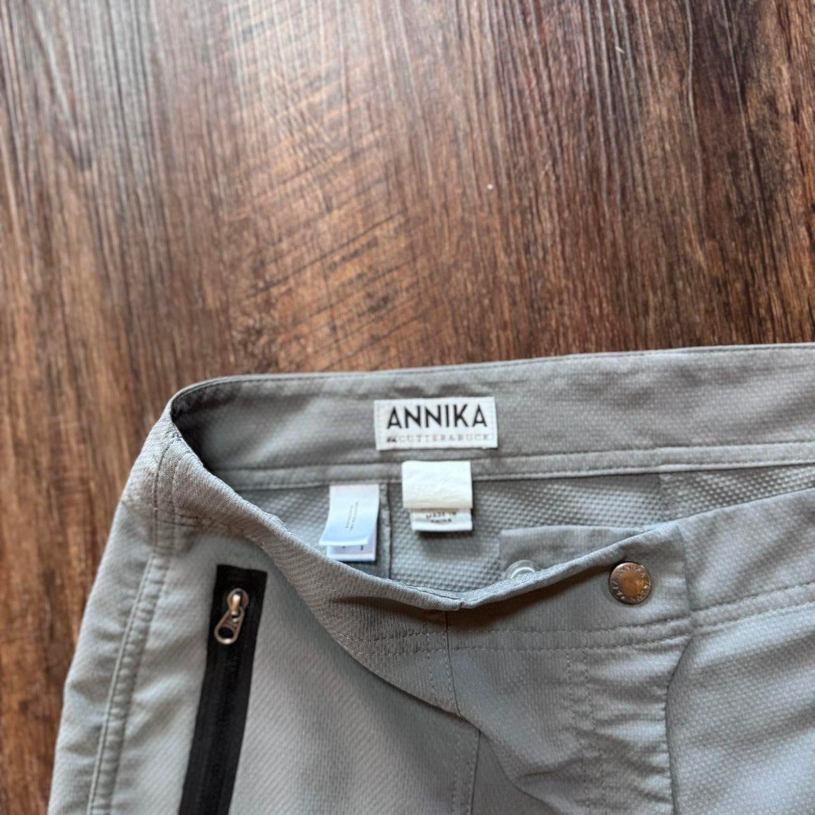 Grey Annika Cutter And Buck shorts with zipper pockets Size 6