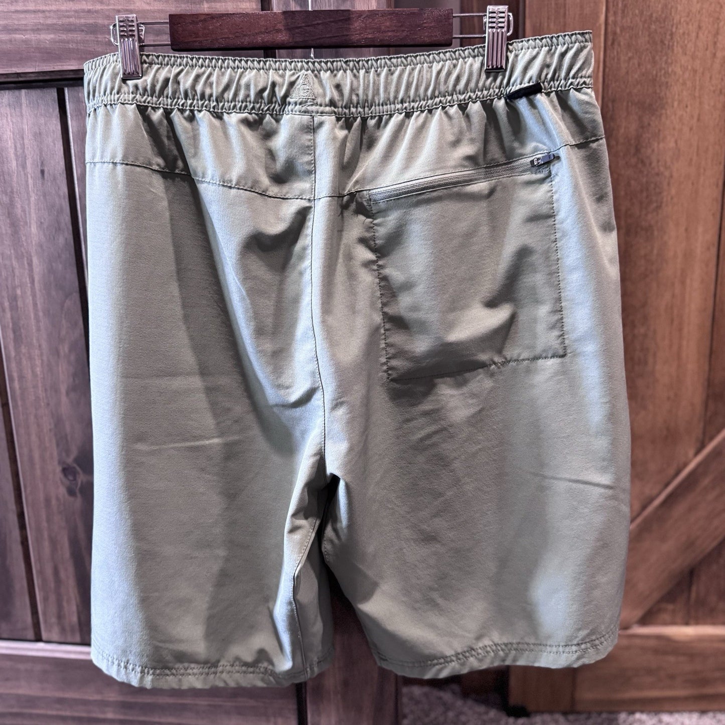 Gerry Men’s XL Cargo Hiking Shorts Green Zip Pockets Stretch Quick Dry Outdoor