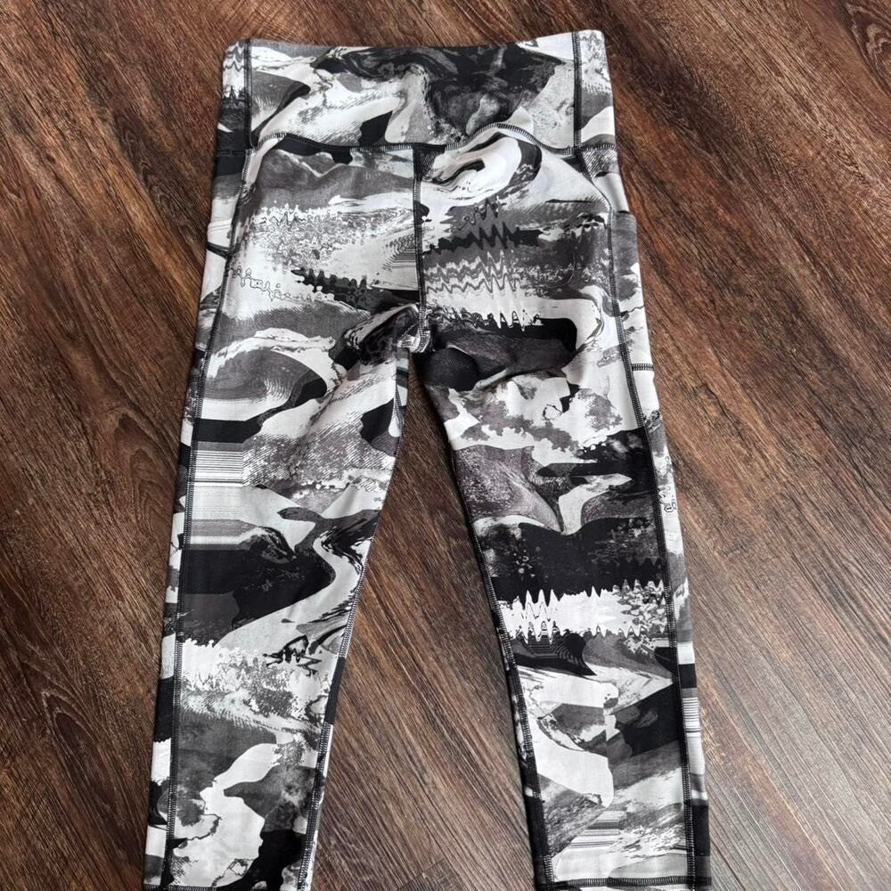 Under Armour Women's Heatgear Compression Ankle Leggings Black Print Sz Medium