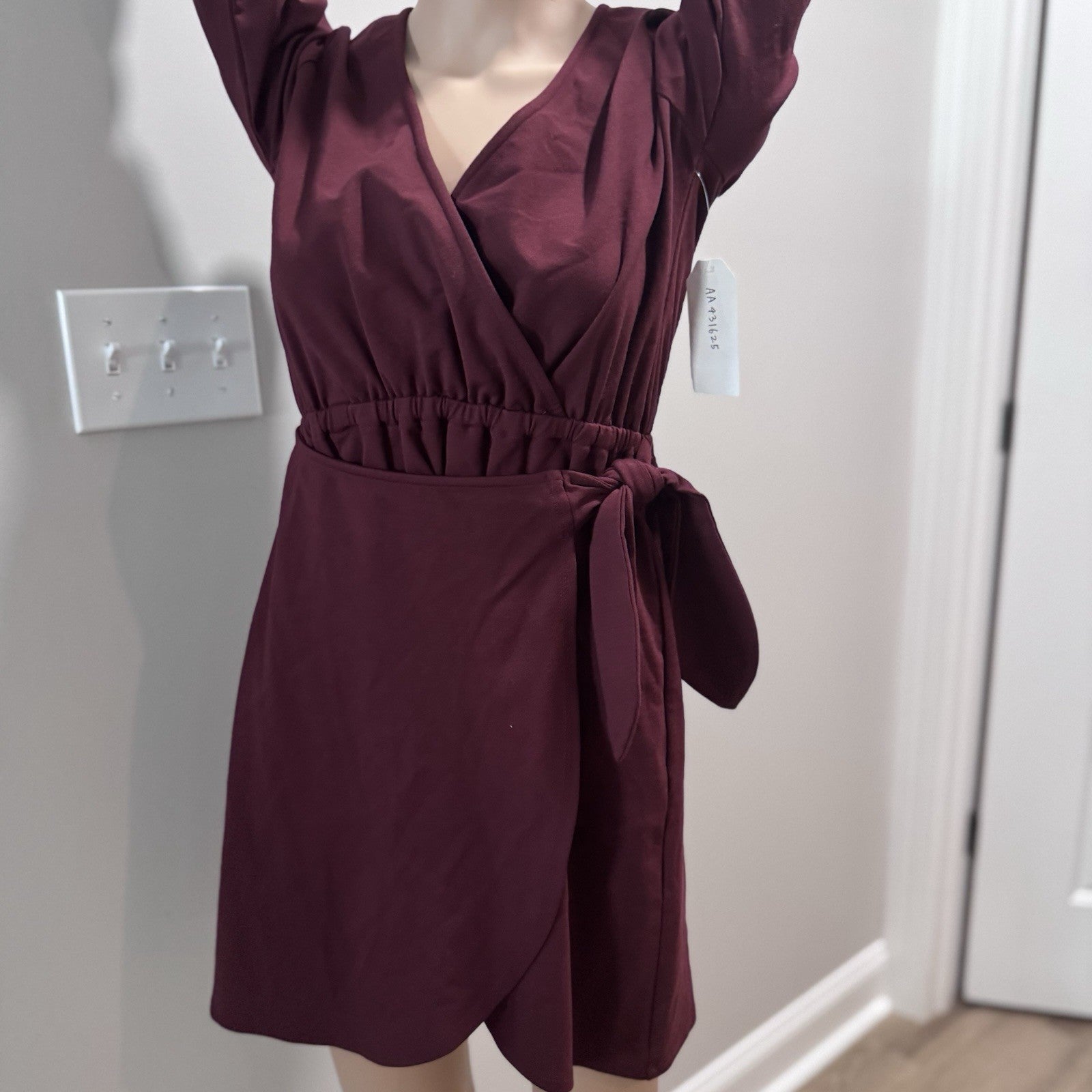 Sadie & Sage Wrap Dress Women’s Small Burgundy Long Sleeve Tie Waist NWT