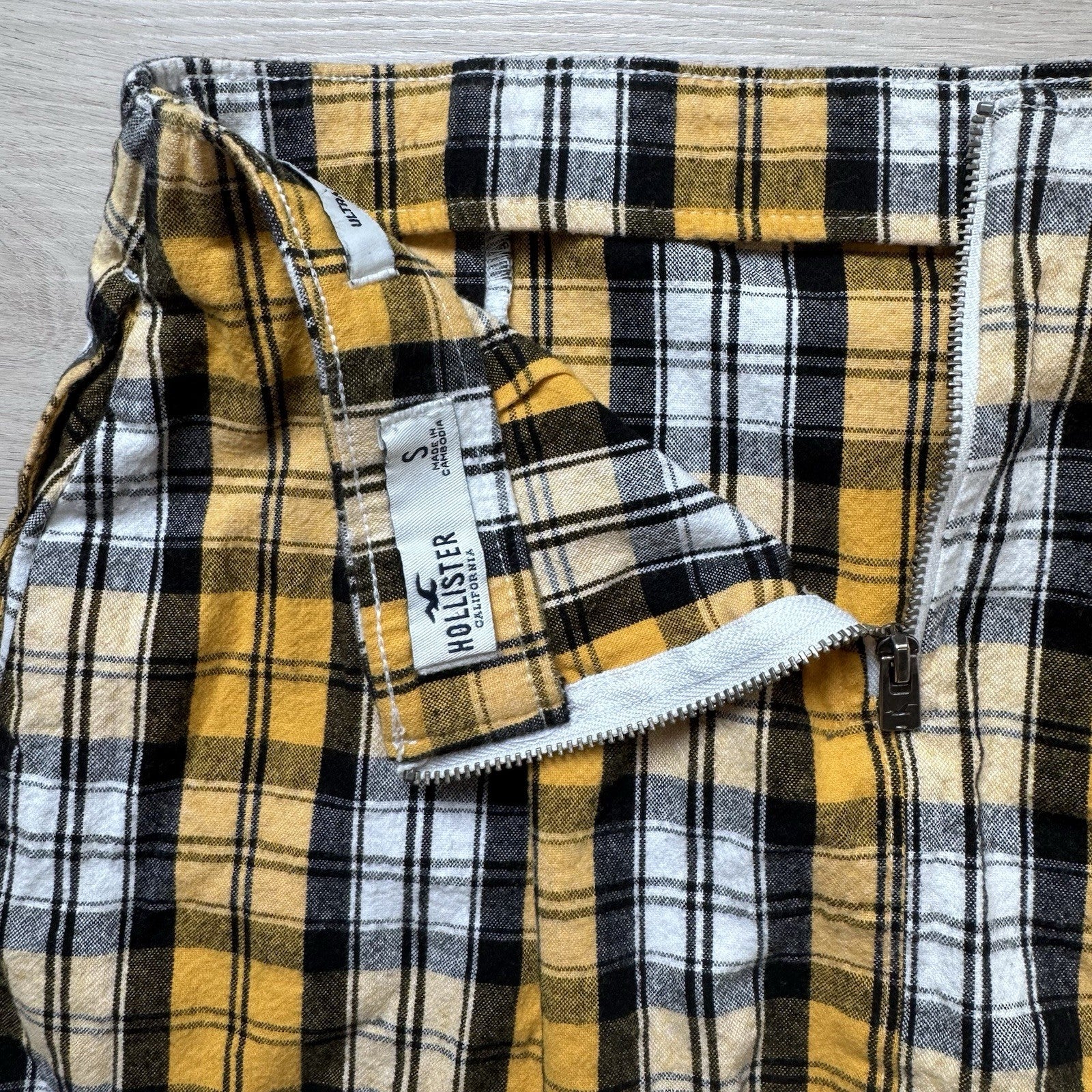 Hollister Ultra High Rise Plaid Mini Skirt Yellow Black White Size S