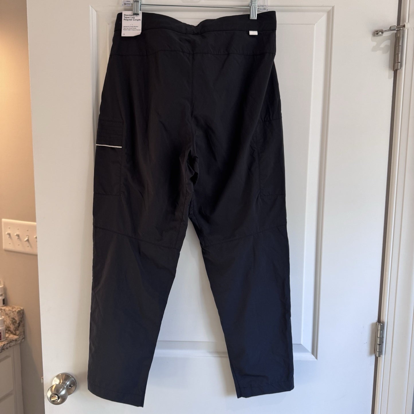 Nike Mens Pants Size 30 Black Taper Leg Standard Fit Cargo Zip Pockets NWT $85