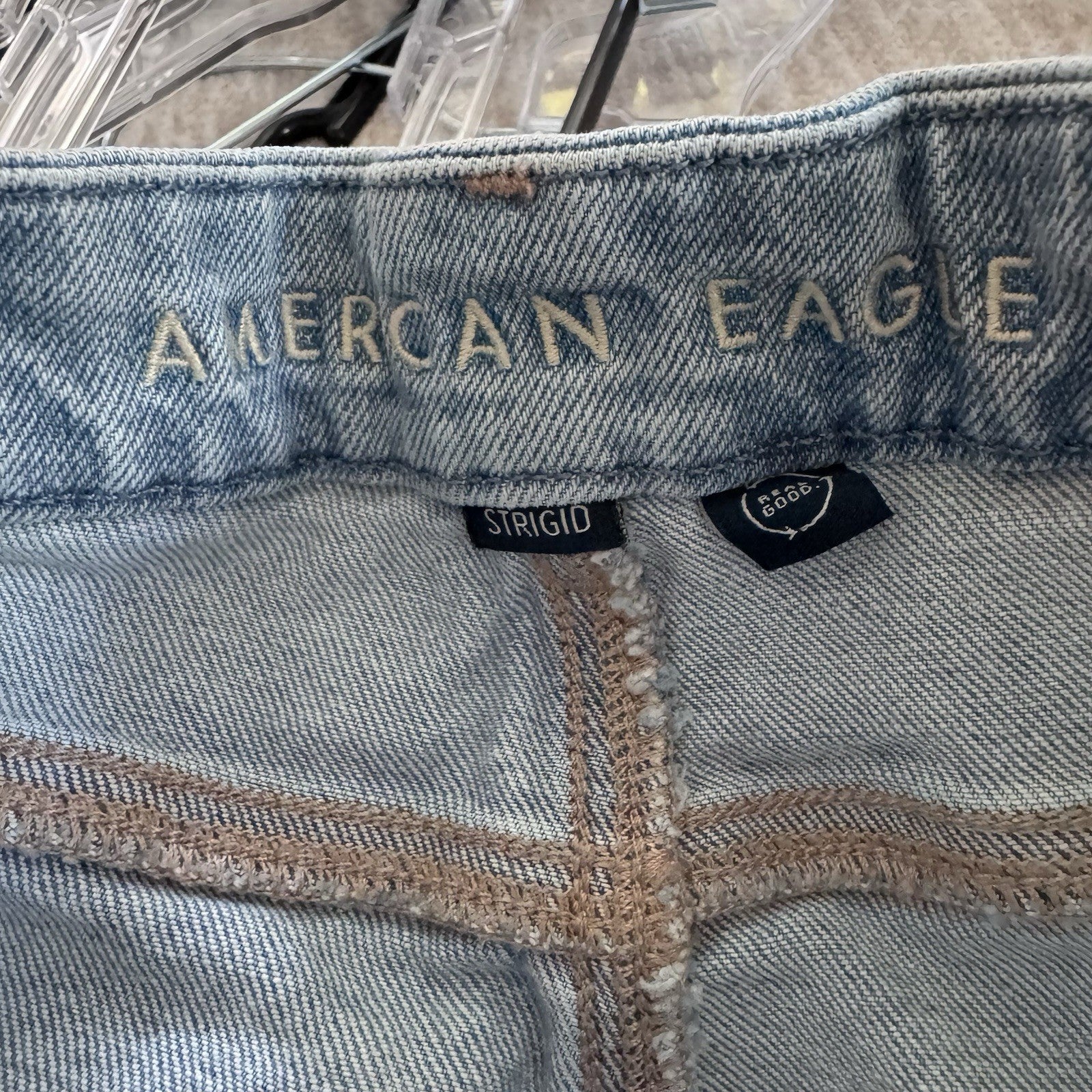 American Eagle Curvy Mom Jean Women’s 4 Distressed Raw Hem Light Wash