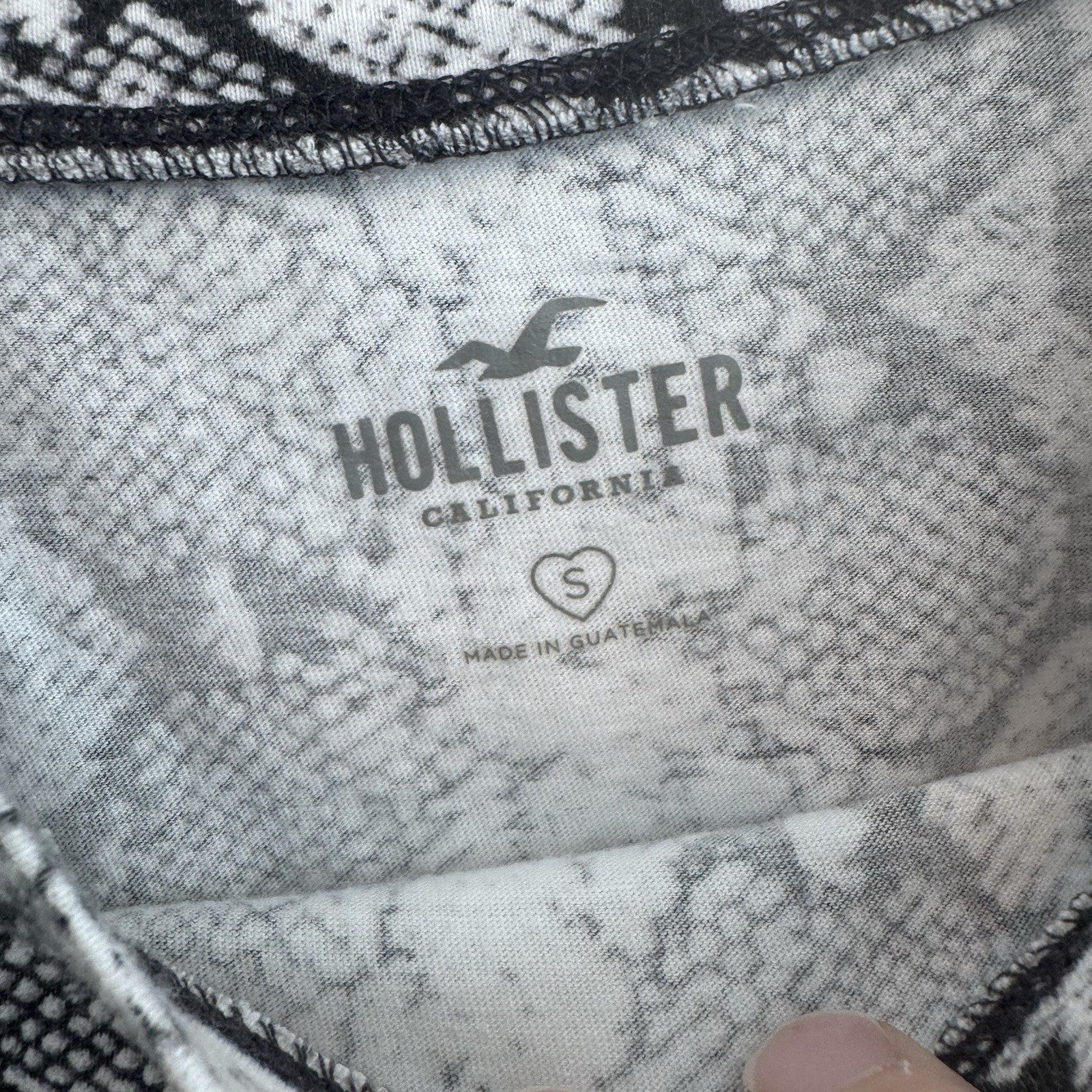 Hollister Snake Print Crop Tee Womens Small Black White Short Sleeve Top