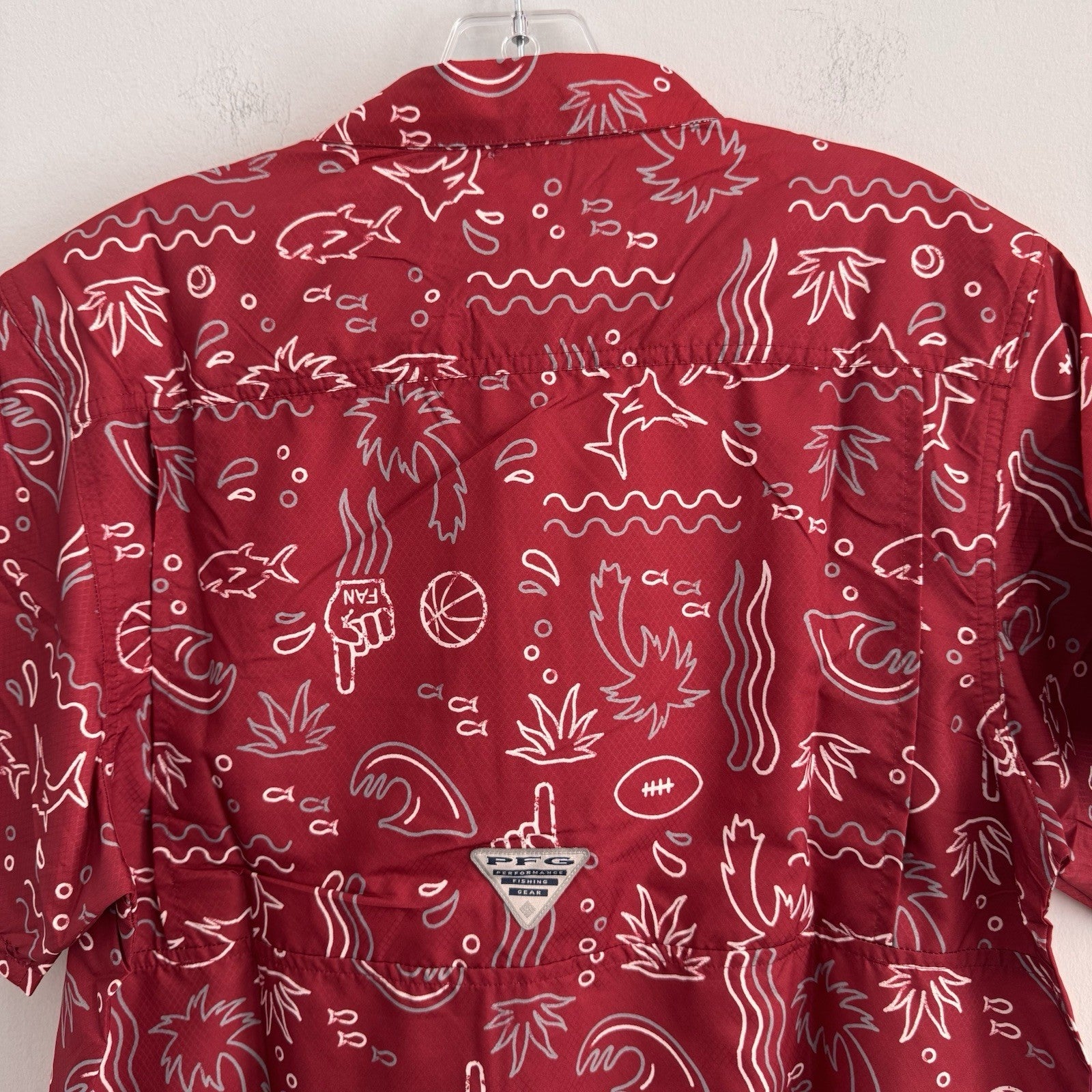 Columbia PFG Alabama Crimson Tide Tamiami Shirt Mens Small Crimson Allover Print