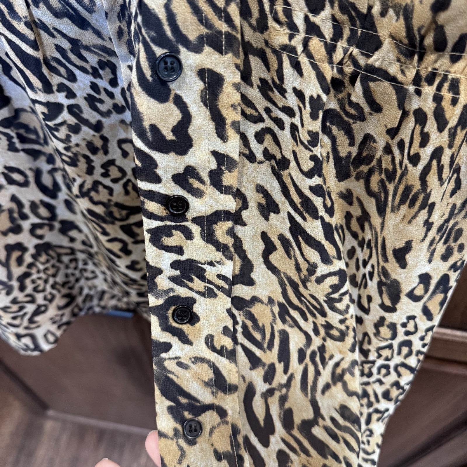 BCBGMAXAZRIA Leopard Print Blouse Short Sleeve Button Down Top Sz S