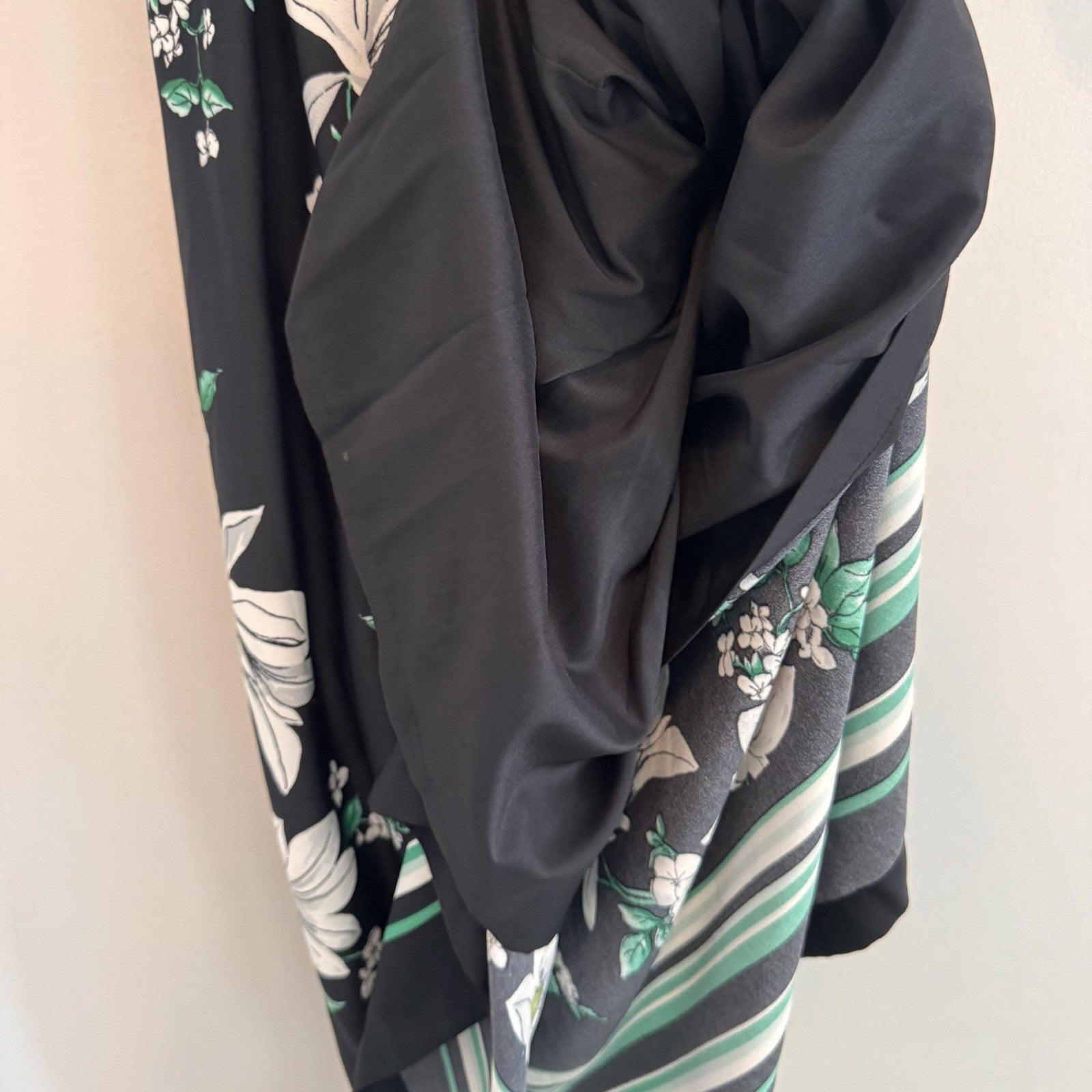 Jones New York NWT Medium Floral V-Neck Midi Dress Black Kelly Green Pockets
