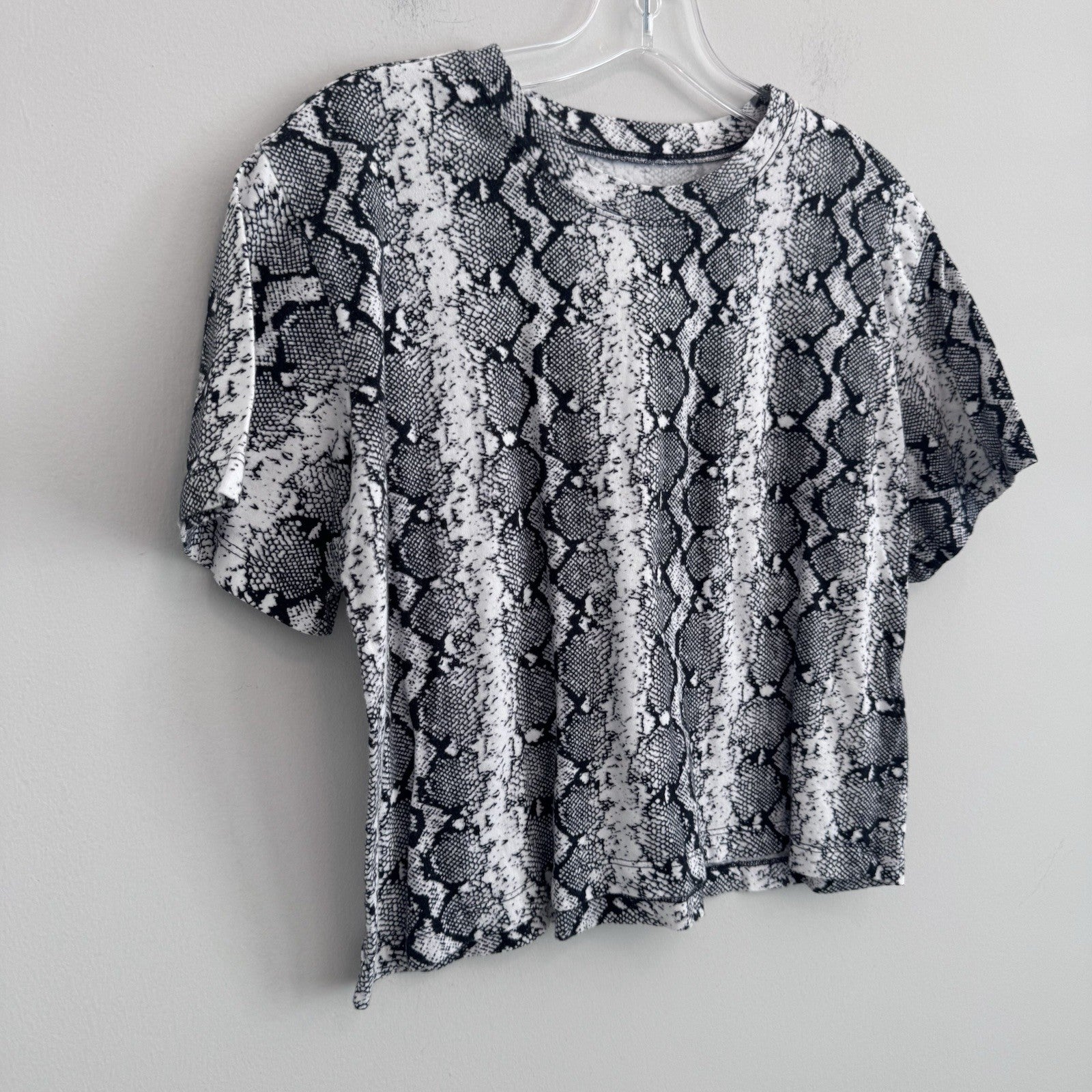 Hollister Snake Print Crop Tee Womens Small Black White Short Sleeve Top