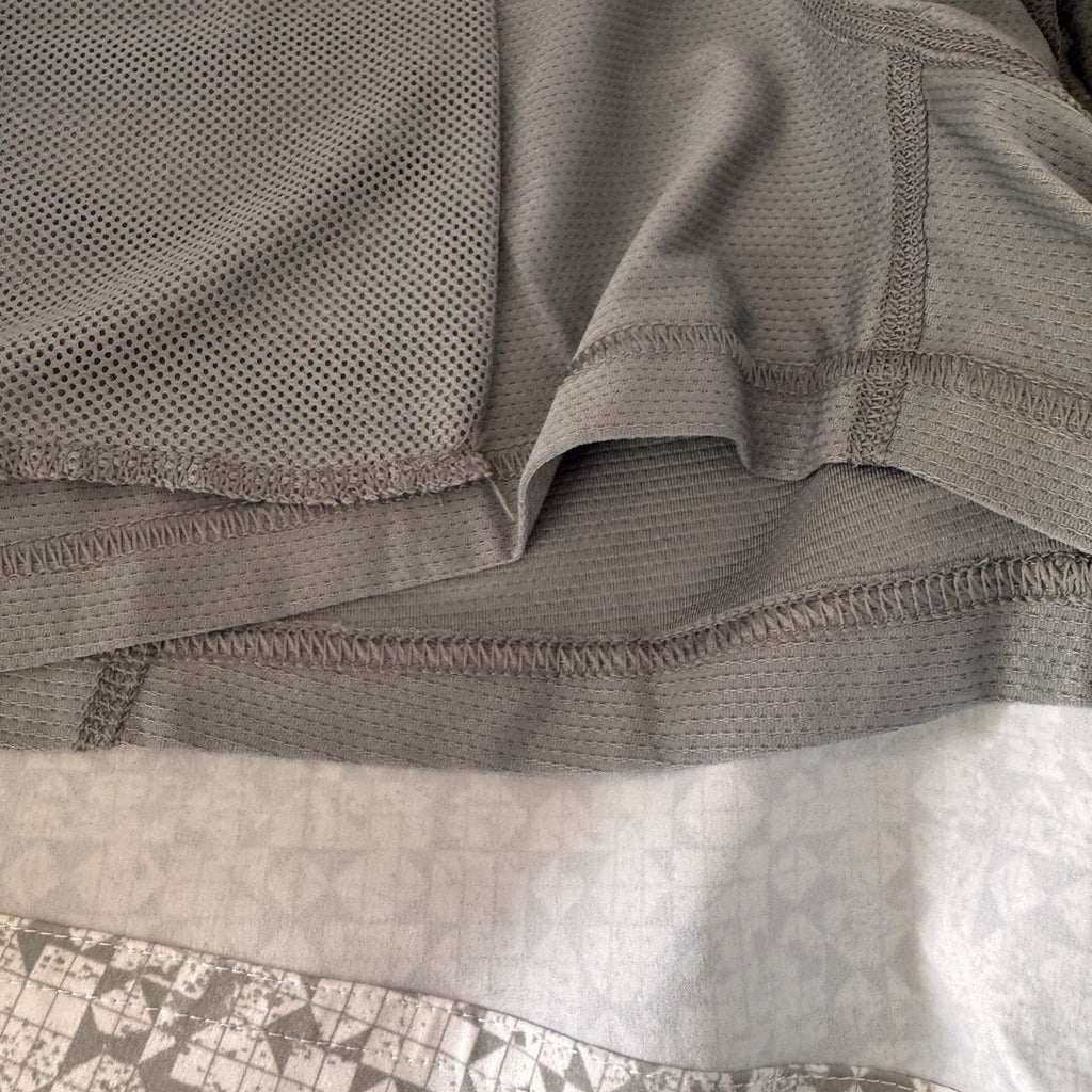 VRST Men's 5" Resort Short XXL White Silver Stamped Geo Slim Fit Liner NWT