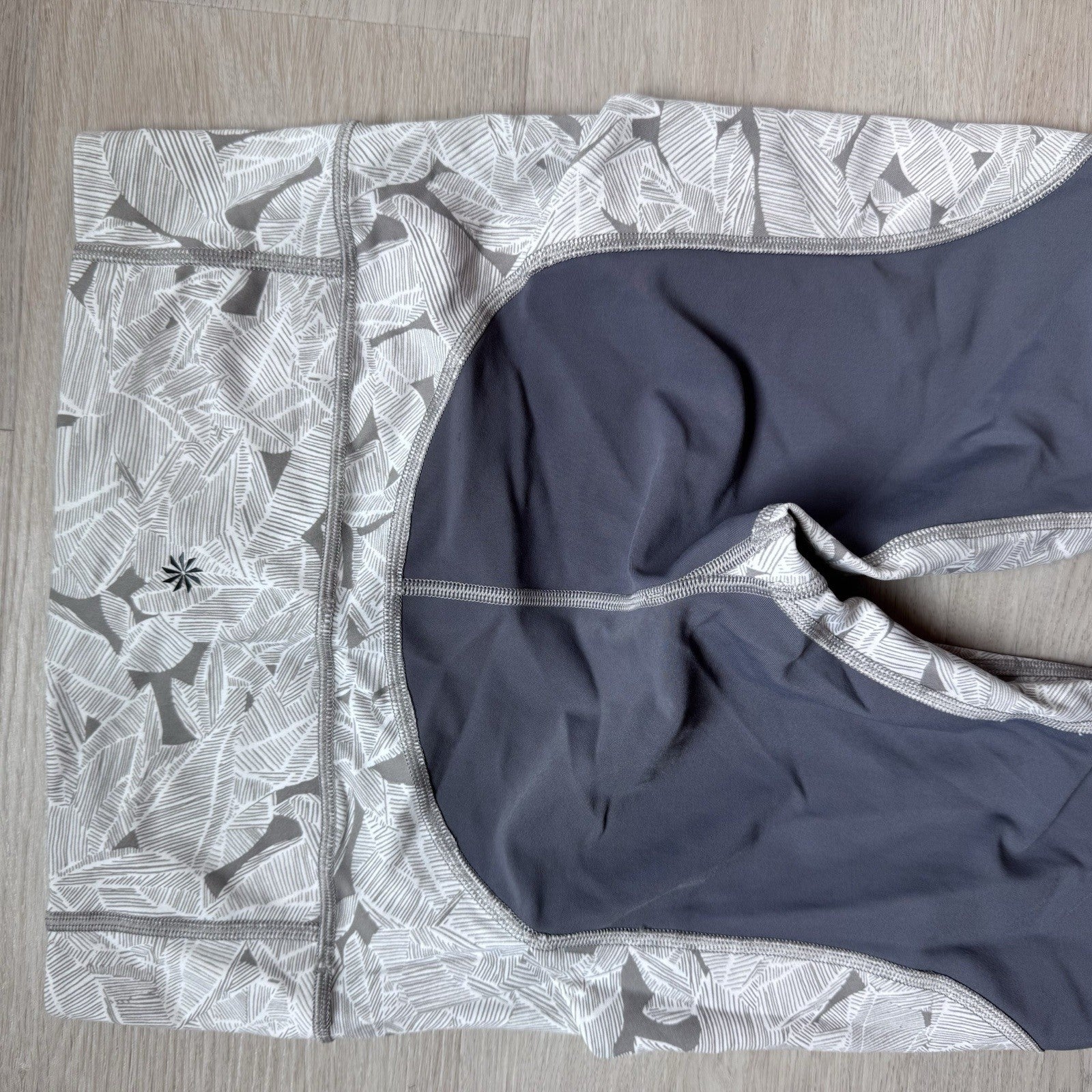 Athleta Gray White Leaf Print Leggings High Rise Womens Small Mesh Panel