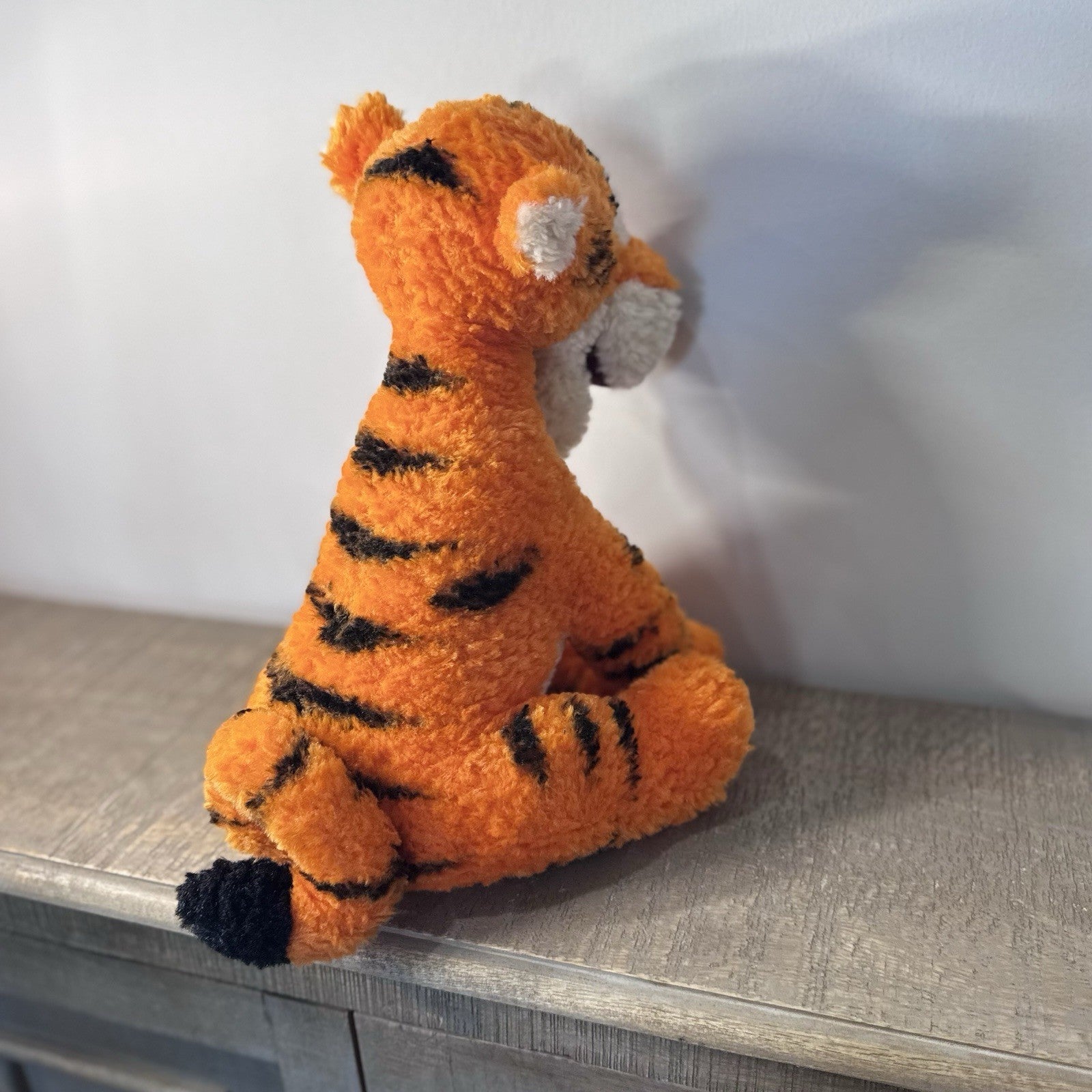 TIGGER PLUSH Walt Disney Theme Park Winnie the Pooh Disneyland Walt Disney World